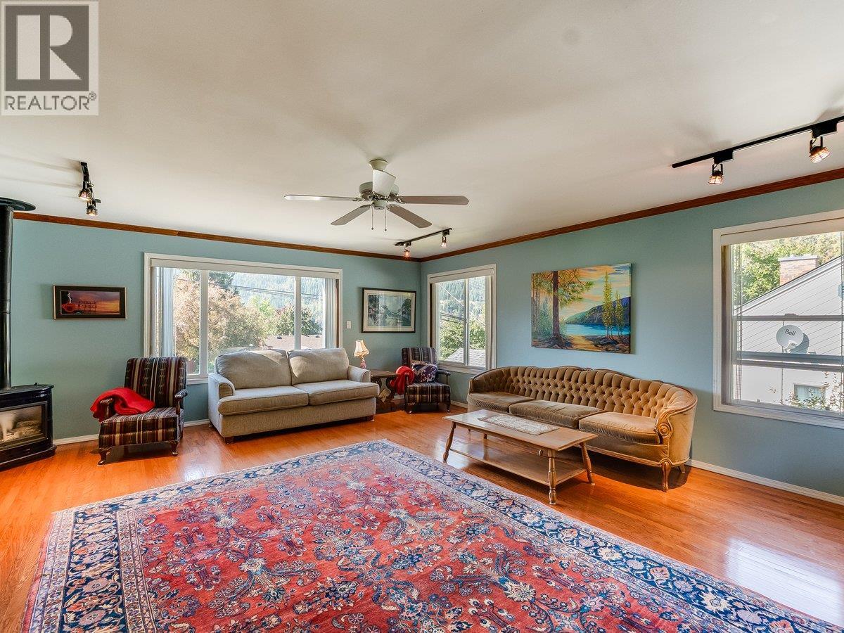 904 Fifth Street, Nelson, British Columbia  V1L 2X8 - Photo 18 - 10402421