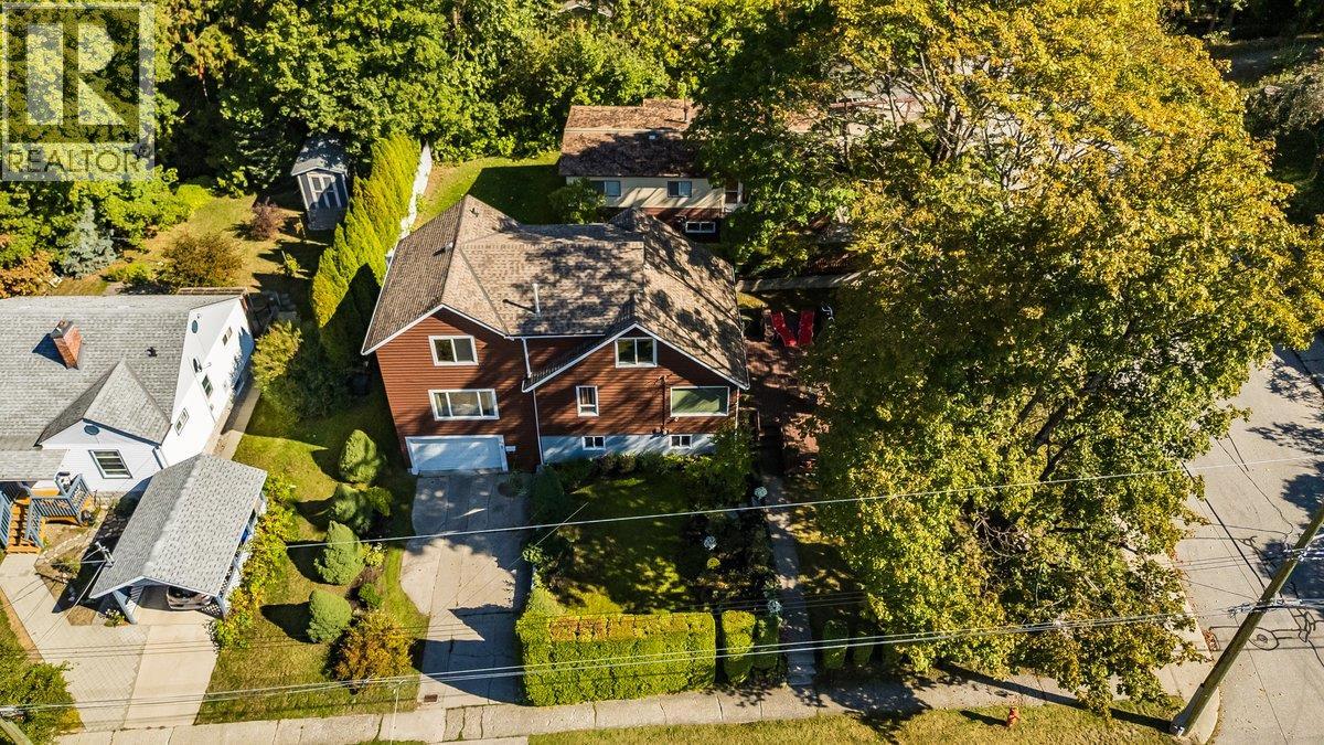 904 Fifth Street, Nelson, British Columbia  V1L 2X8 - Photo 2 - 10402421