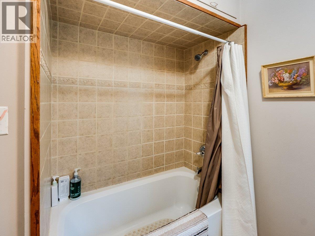904 Fifth Street, Nelson, British Columbia  V1L 2X8 - Photo 26 - 10402421