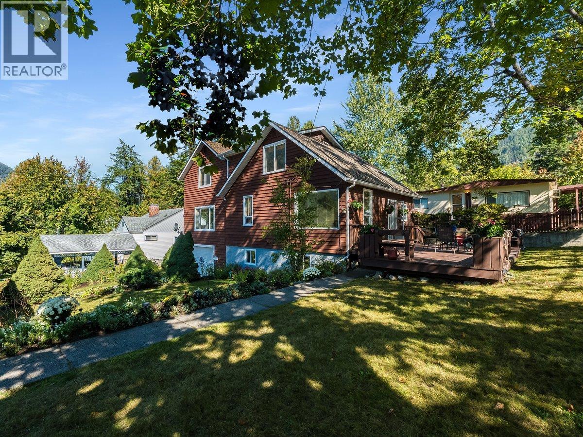 904 Fifth Street, Nelson, British Columbia  V1L 2X8 - Photo 6 - 10402421