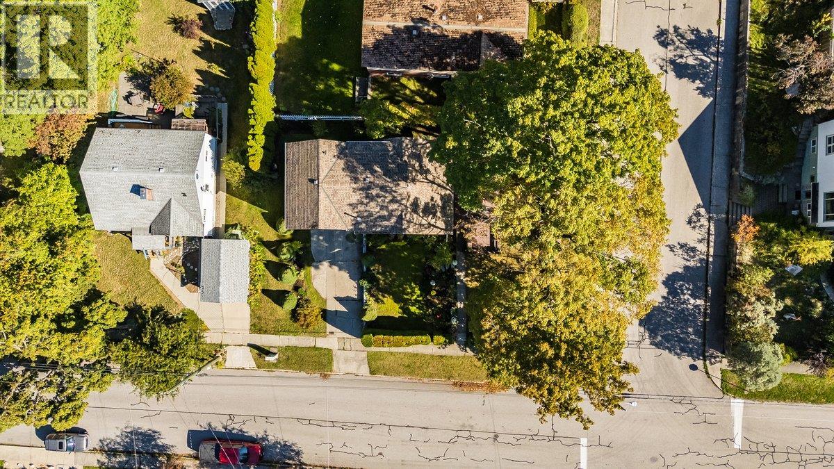 904 Fifth Street, Nelson, British Columbia  V1L 2X8 - Photo 7 - 10402421