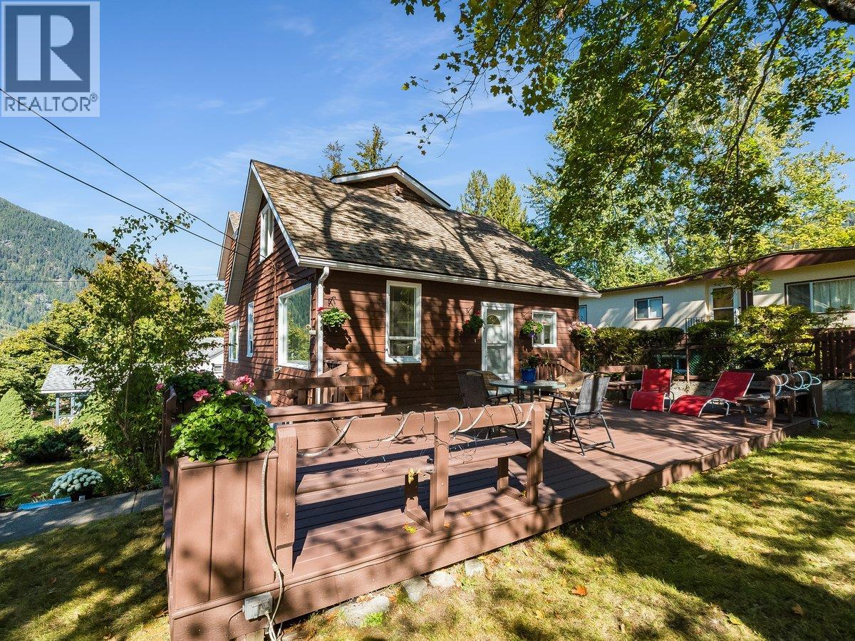 904 Fifth Street, Nelson, British Columbia  V1L 2X8 - Photo 8 - 10402421
