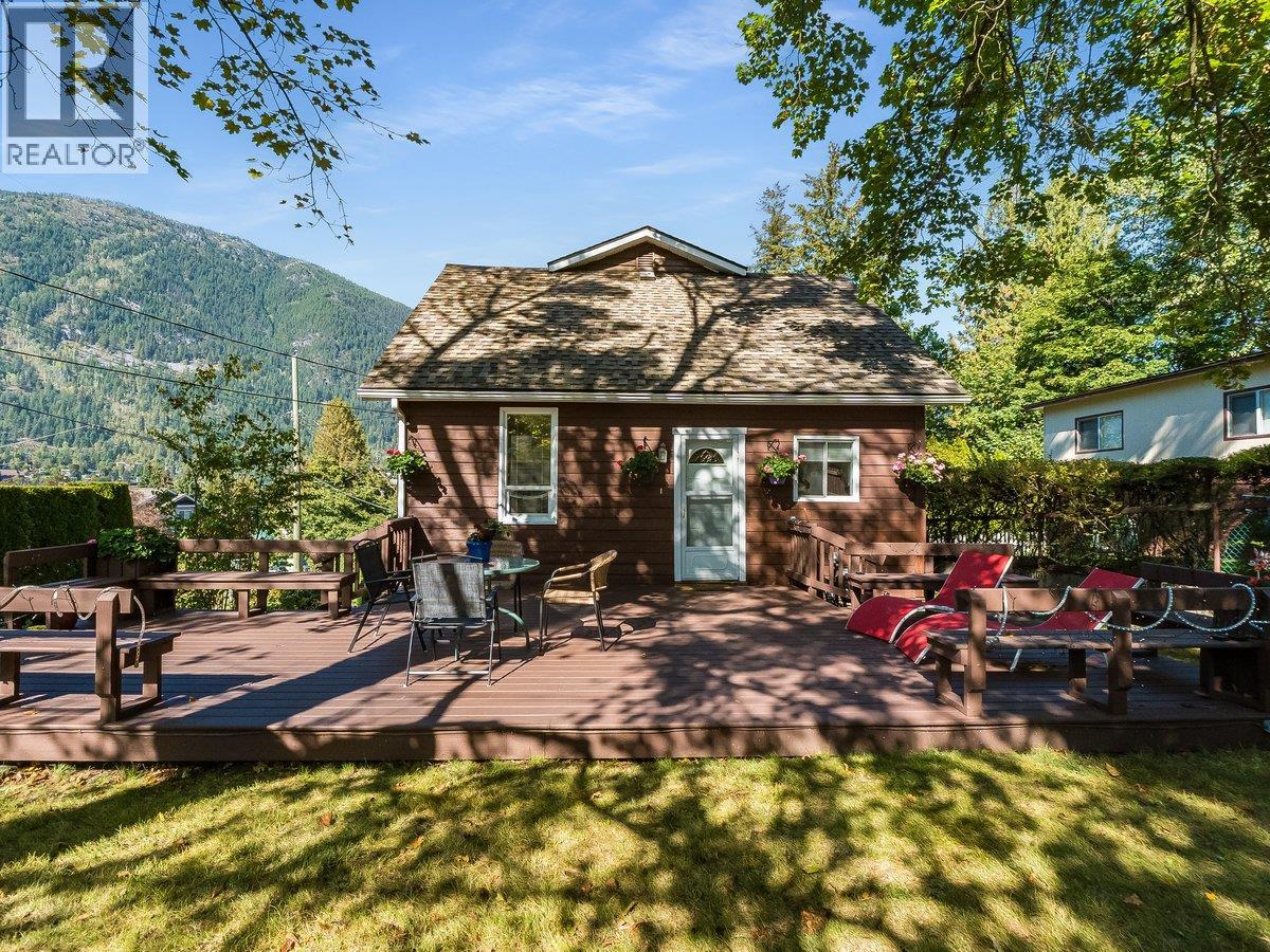 904 Fifth Street, Nelson, British Columbia  V1L 2X8 - Photo 9 - 10402421