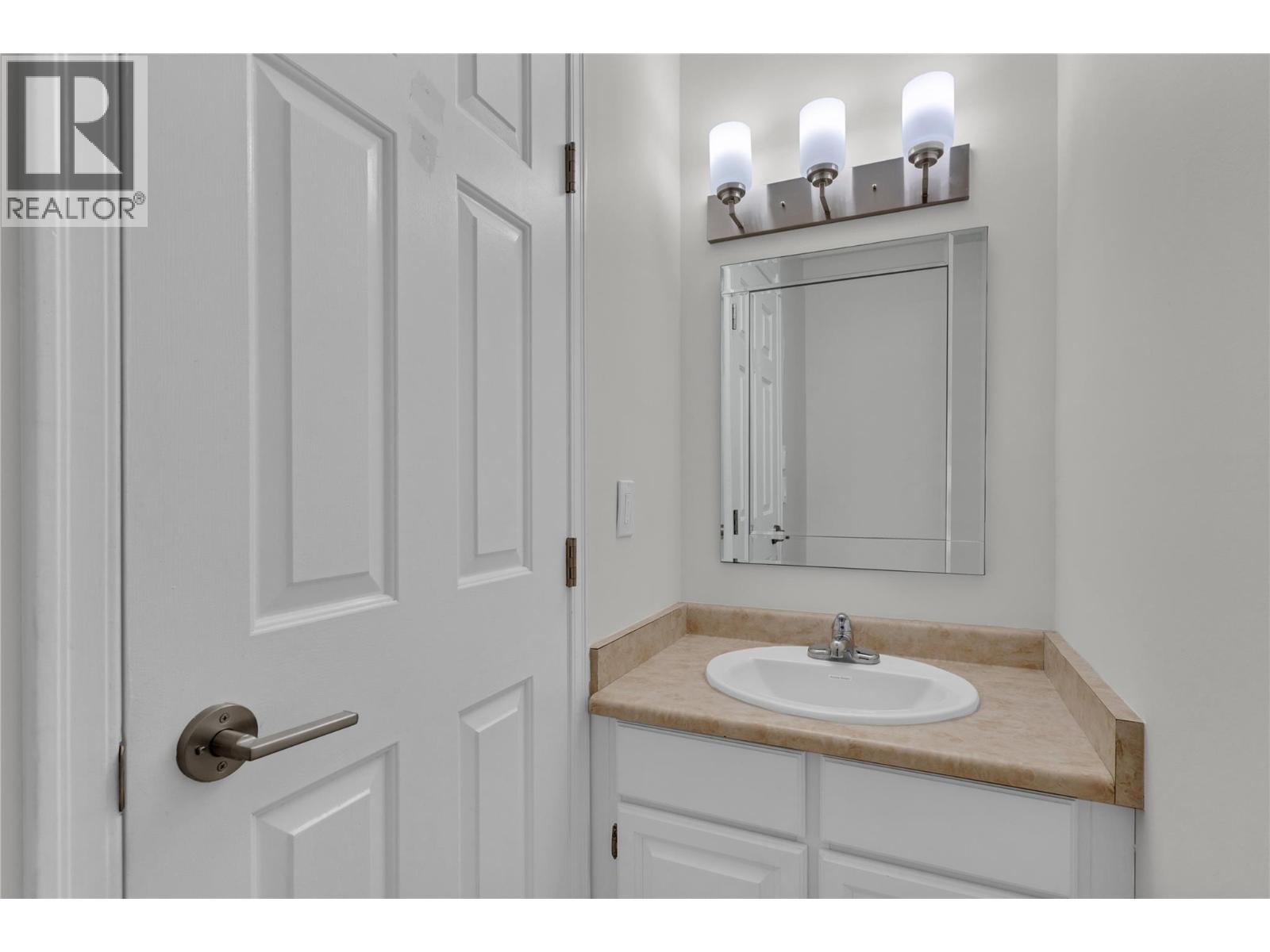 1675 Thayer Court Unit# 3, Kelowna, British Columbia  V1Y 8M2 - Photo 36 - 10401740