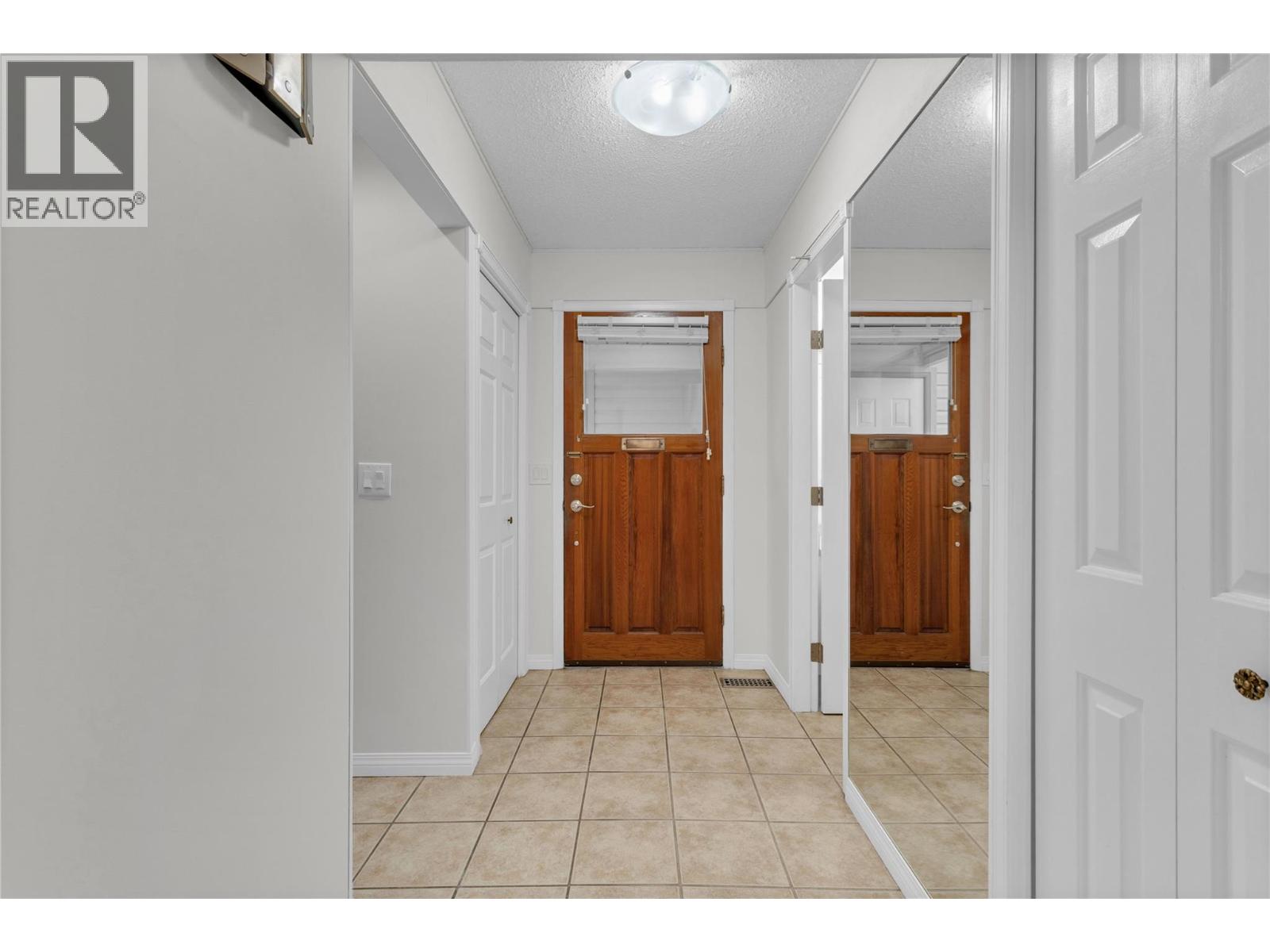 1675 Thayer Court Unit# 3, Kelowna, British Columbia  V1Y 8M2 - Photo 37 - 10401740