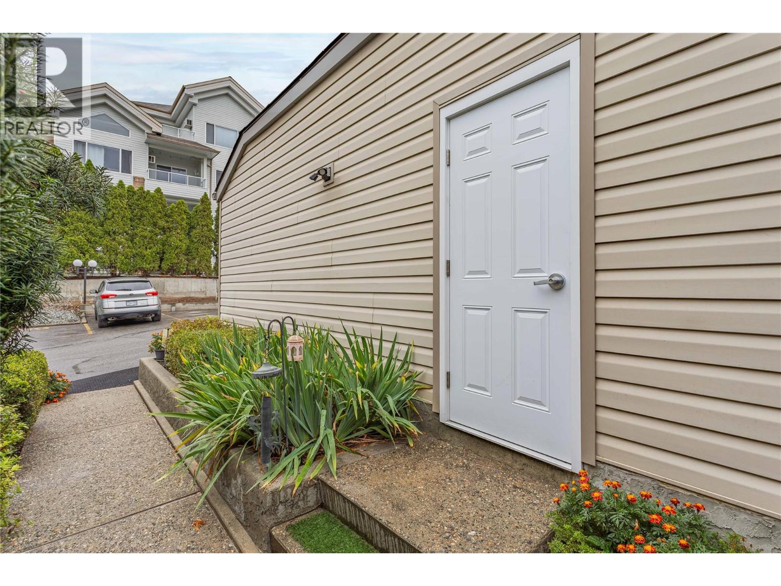 1675 Thayer Court Unit# 3, Kelowna, British Columbia  V1Y 8M2 - Photo 41 - 10401740