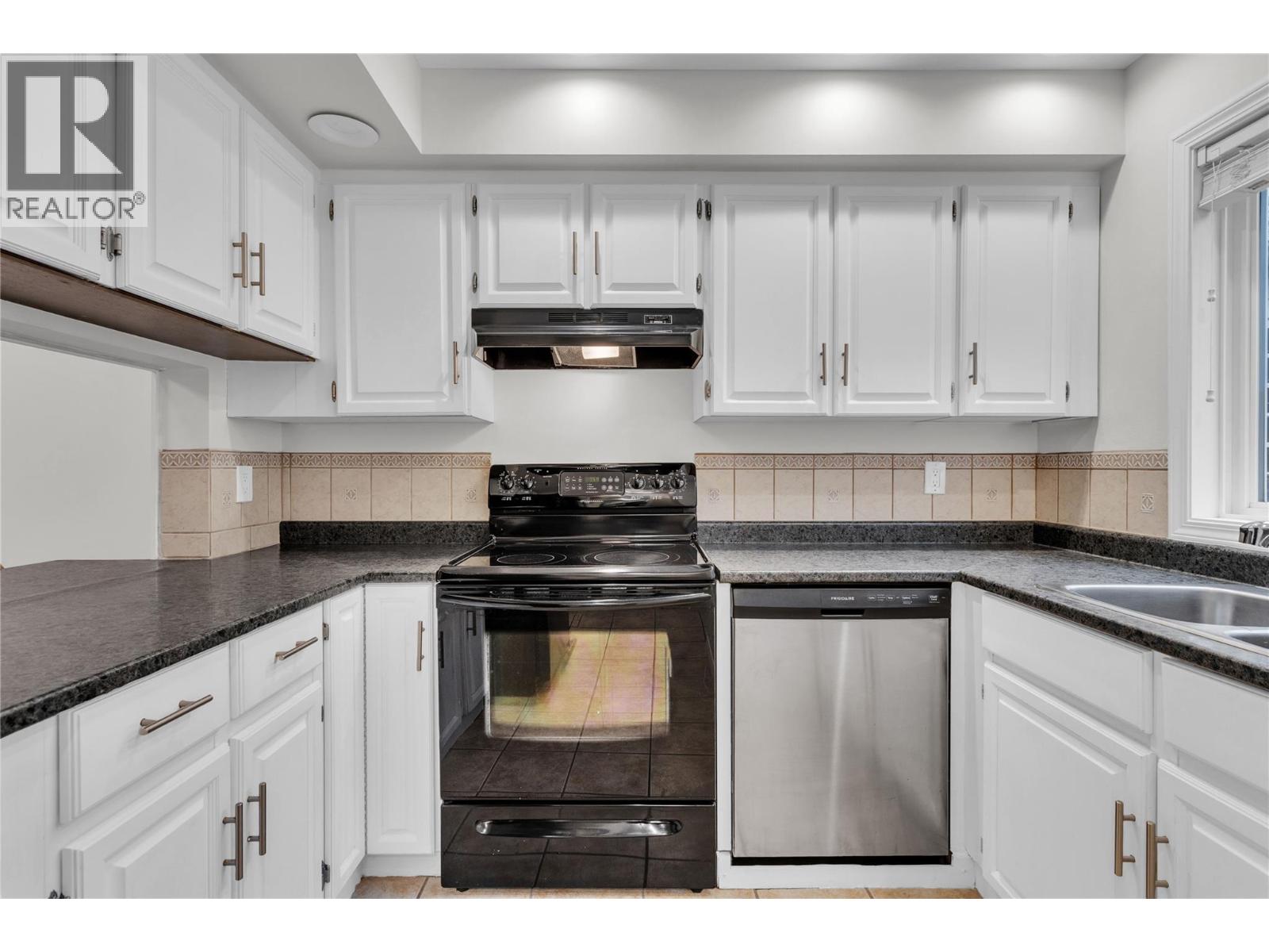 1675 Thayer Court Unit# 3, Kelowna, British Columbia  V1Y 8M2 - Photo 9 - 10401740