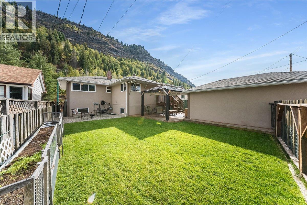 14 Hillside Drive, Trail, British Columbia  V1R 1G5 - Photo 41 - 10401896