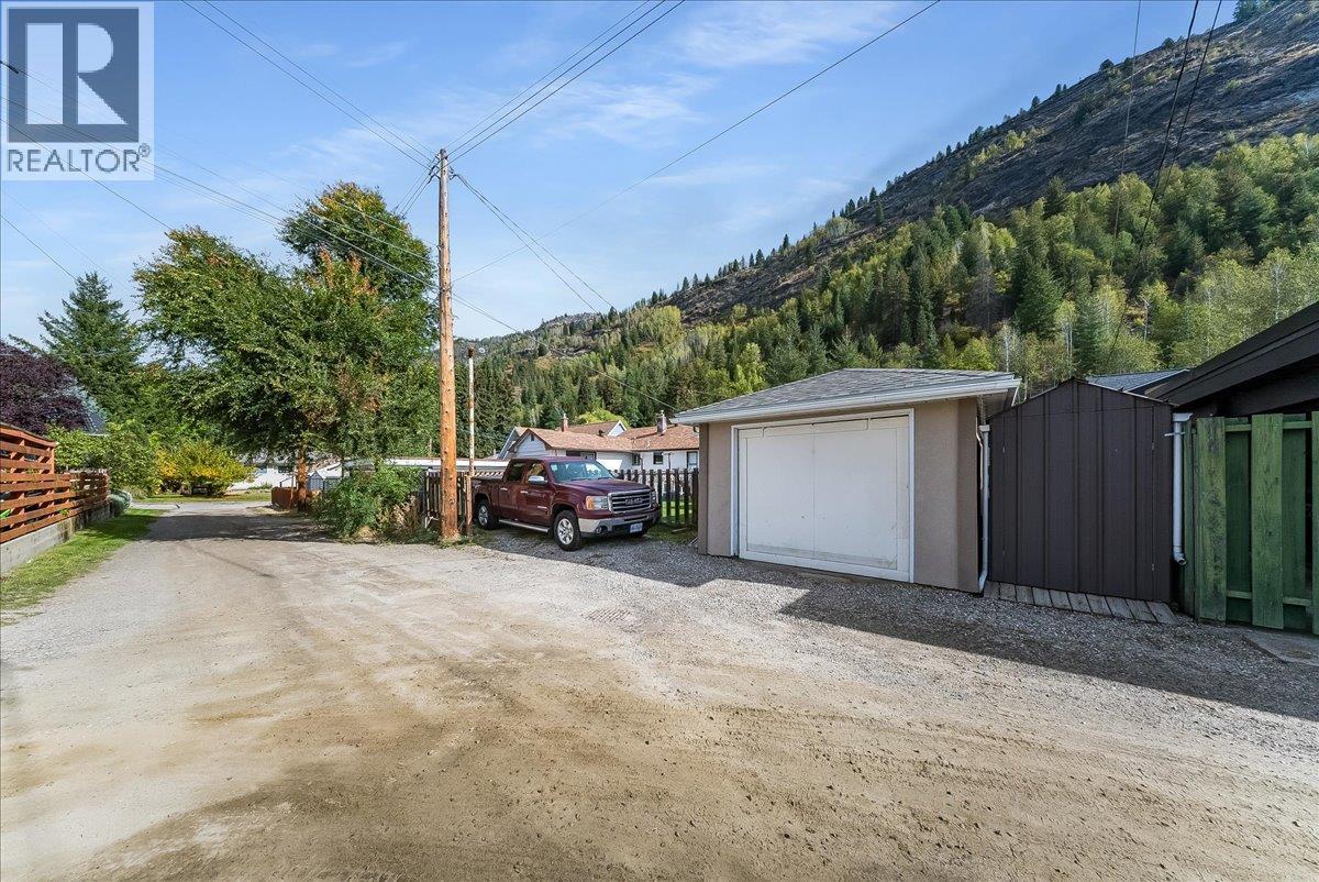 14 Hillside Drive, Trail, British Columbia  V1R 1G5 - Photo 47 - 10401896