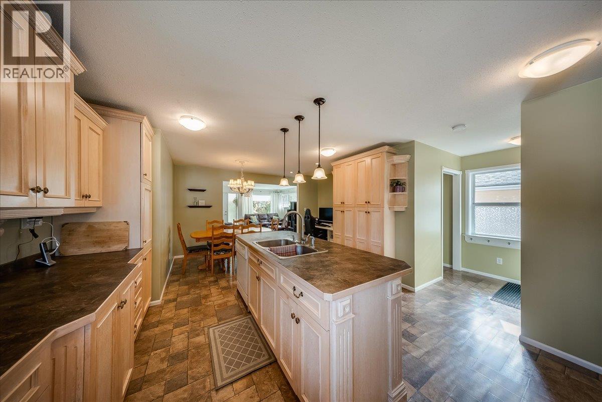 14 Hillside Drive, Trail, British Columbia  V1R 1G5 - Photo 8 - 10401896