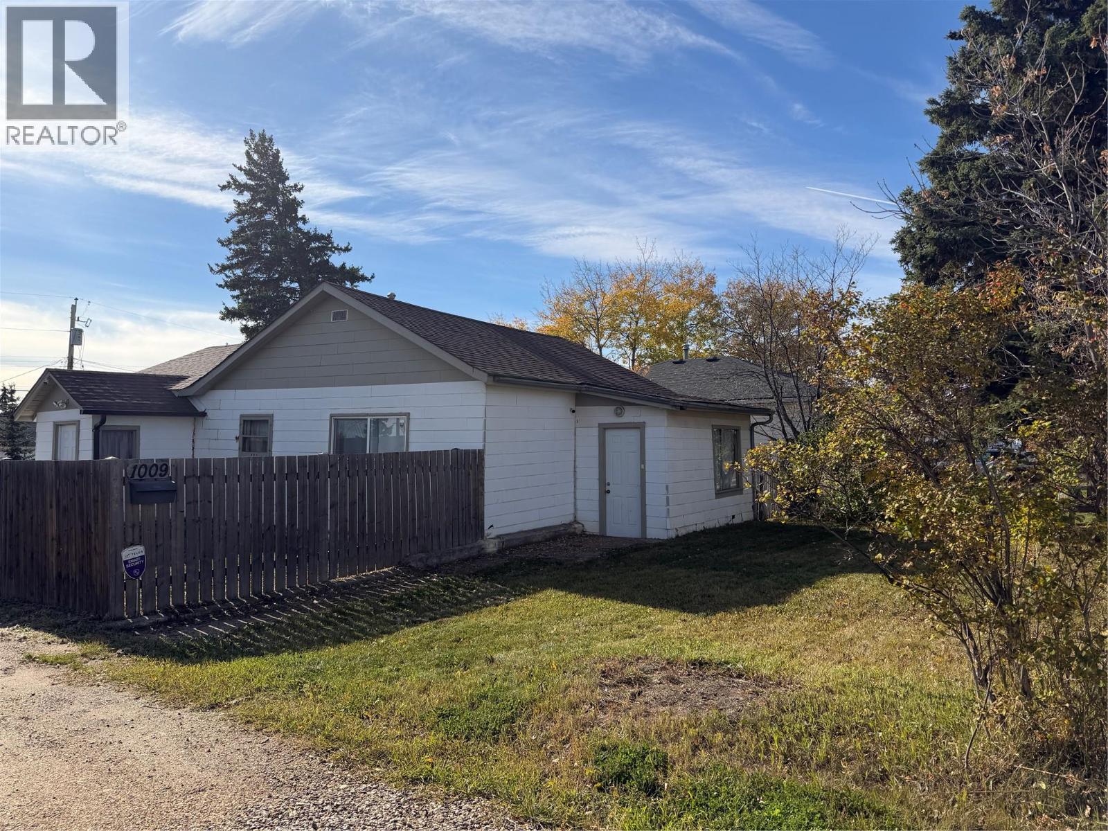 1009 95 Avenue, Dawson Creek, British Columbia  V1G 1H9 - Photo 1 - 10402564