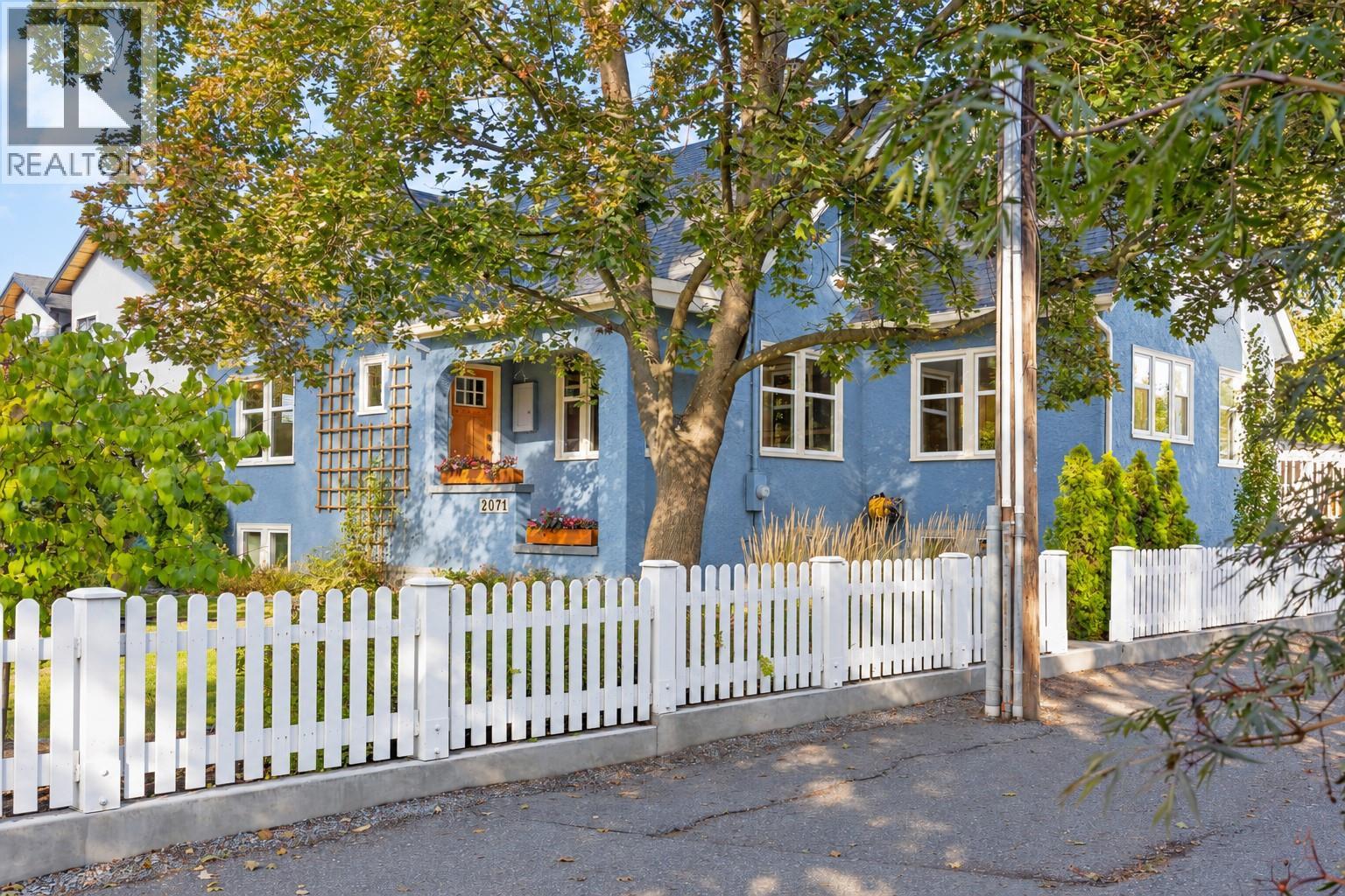 2071 Abbott Street, Kelowna, British Columbia  V1Y 1C5 - Photo 2 - 10402248