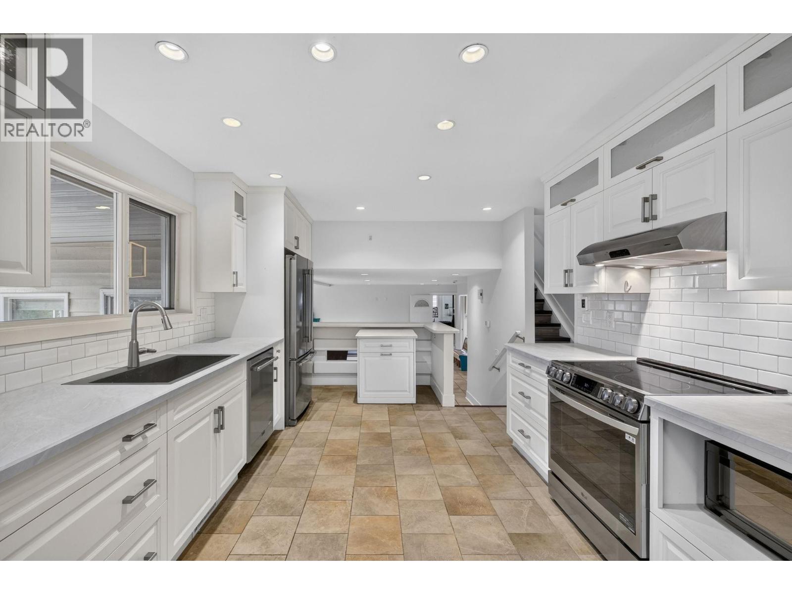 2571 Pineridge Place, West Kelowna, British Columbia  V4T 2J7 - Photo 10 - 10402553