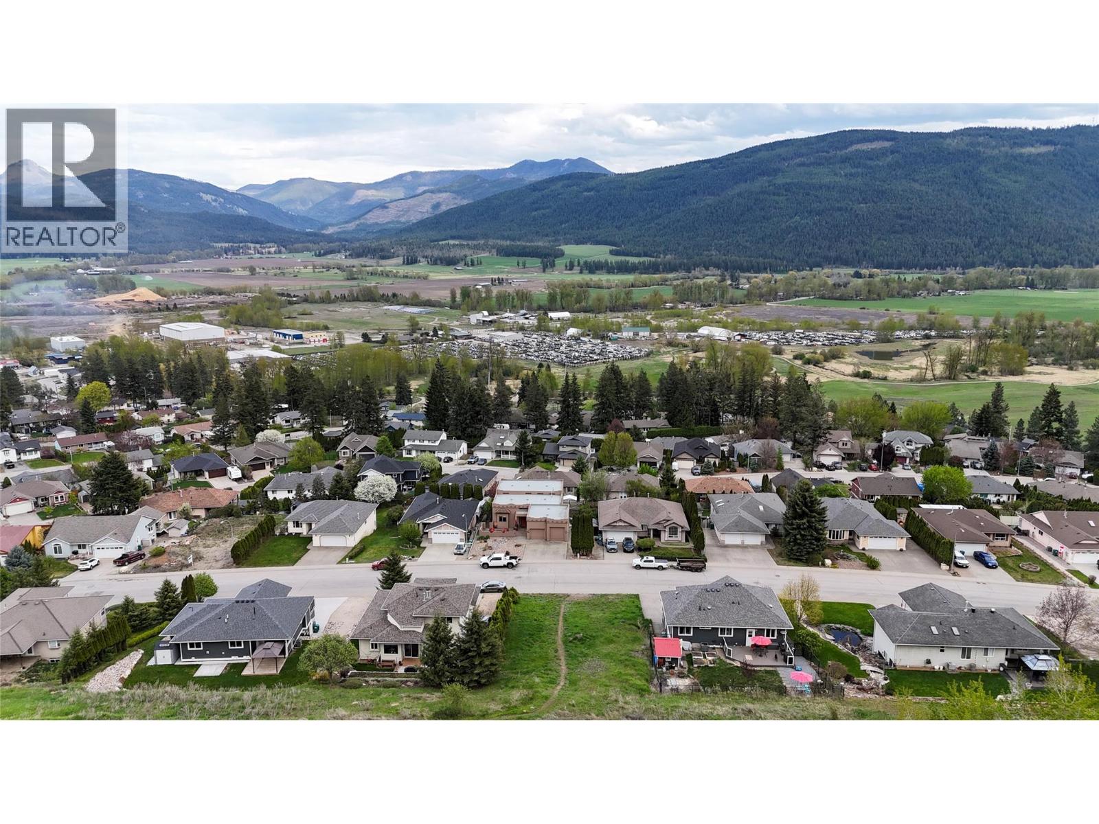 2000 Mountain View Avenue, Lumby, British Columbia  V0E 2G0 - Photo 6 - 10402130