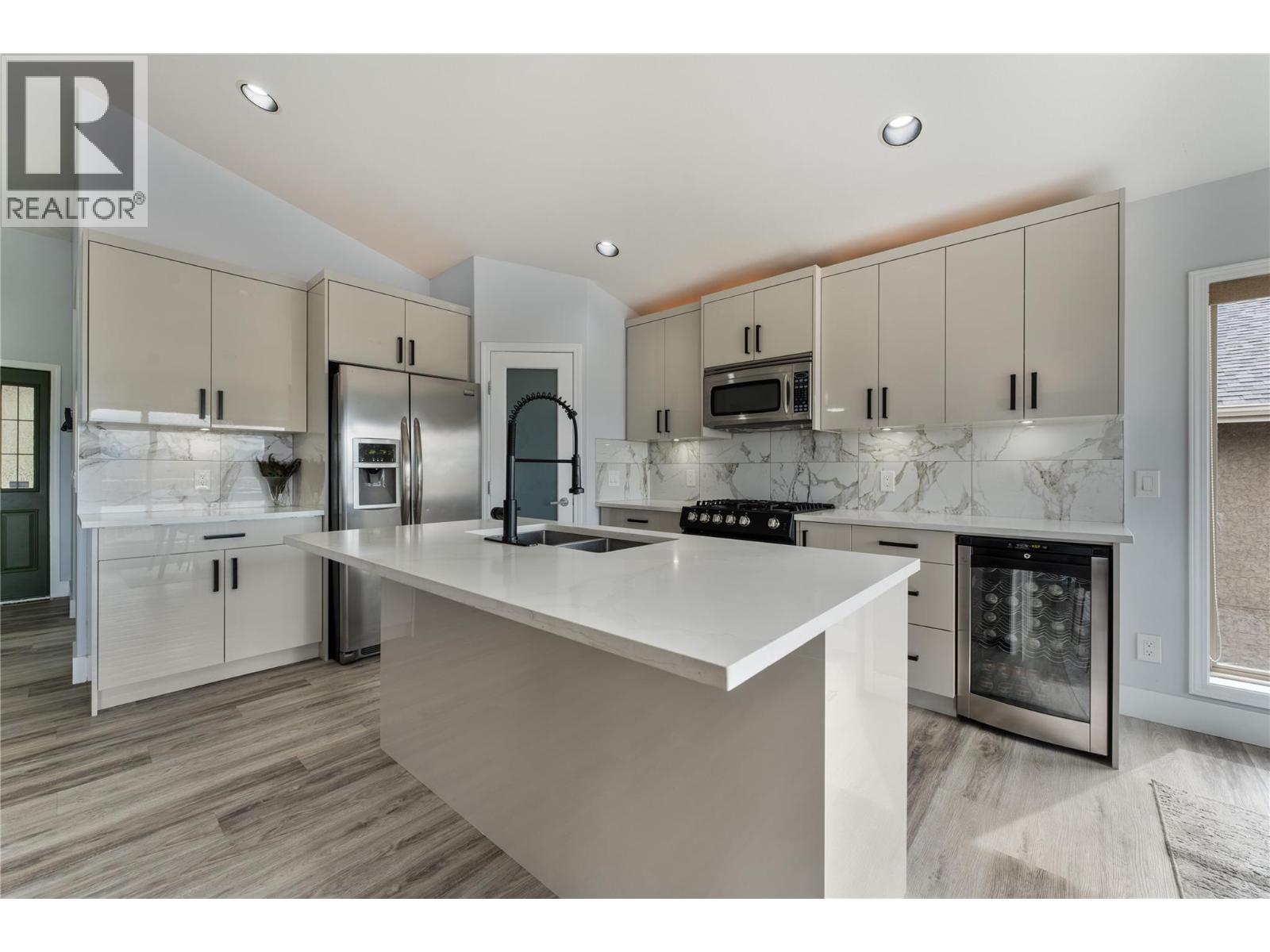 3516 Camelback Drive, Kelowna, British Columbia  V1X 8A7 - Photo 10 - 10402559