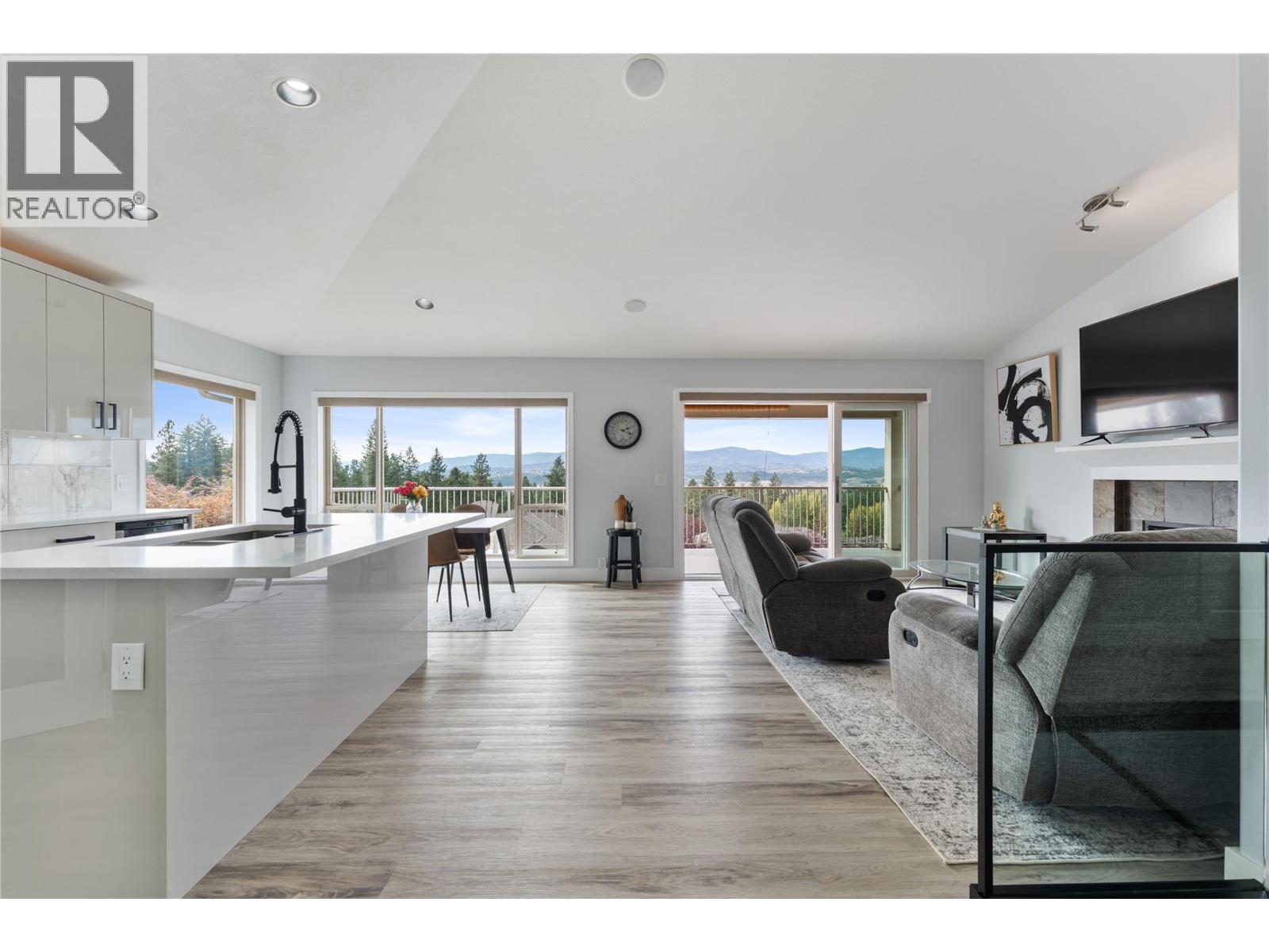 3516 Camelback Drive, Kelowna, British Columbia  V1X 8A7 - Photo 9 - 10402559