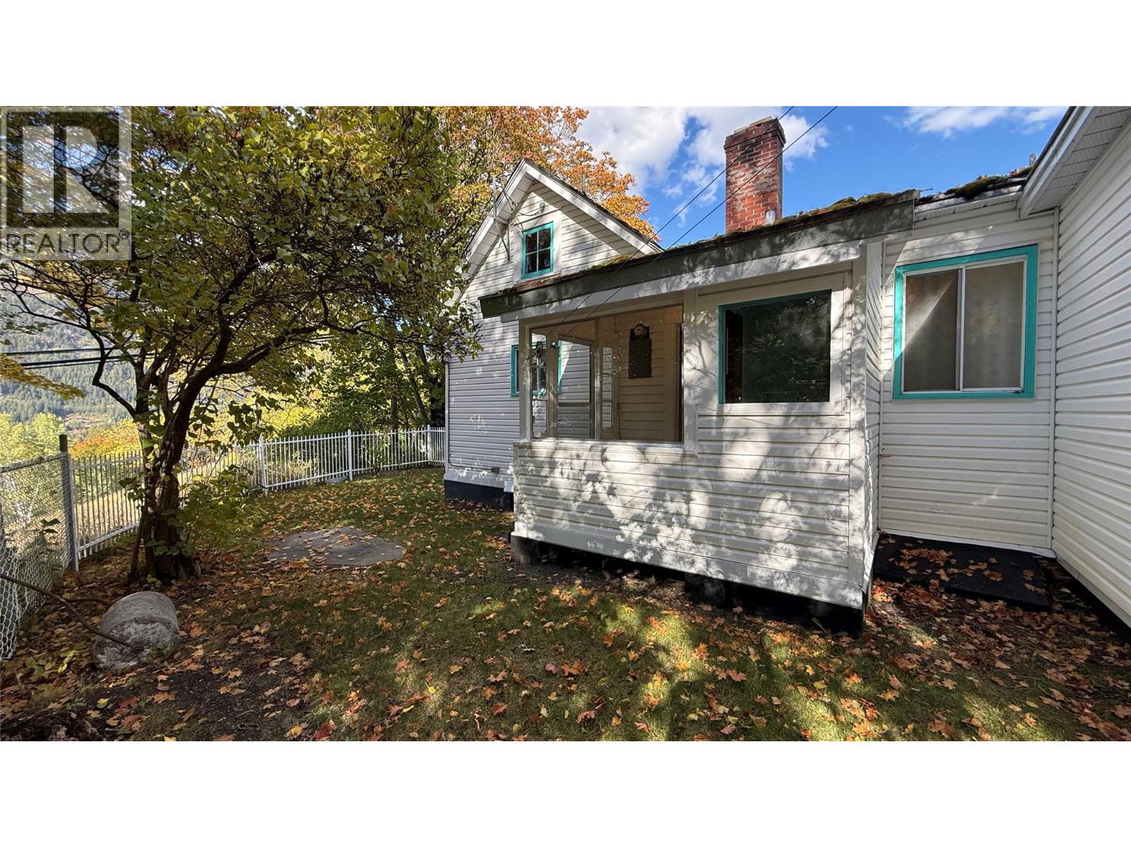 1002 Kootenay Street, Nelson, British Columbia  V1L 1L4 - Photo 11 - 10402521