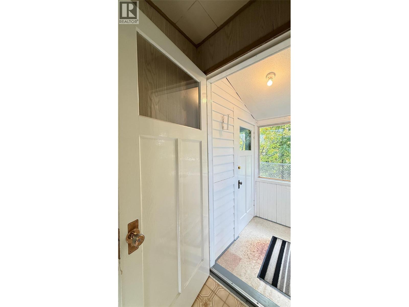 1002 Kootenay Street, Nelson, British Columbia  V1L 1L4 - Photo 27 - 10402521