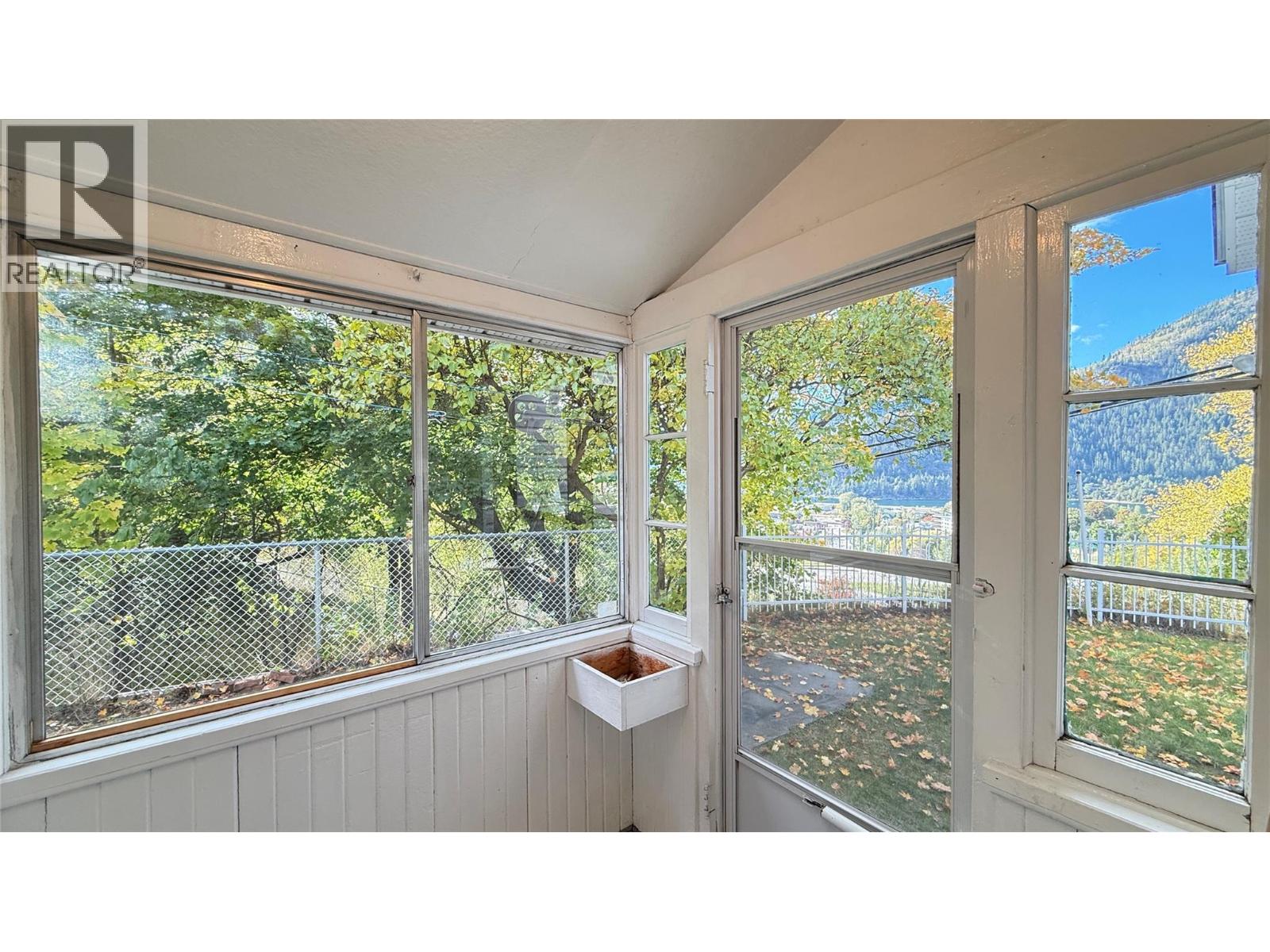 1002 Kootenay Street, Nelson, British Columbia  V1L 1L4 - Photo 28 - 10402521