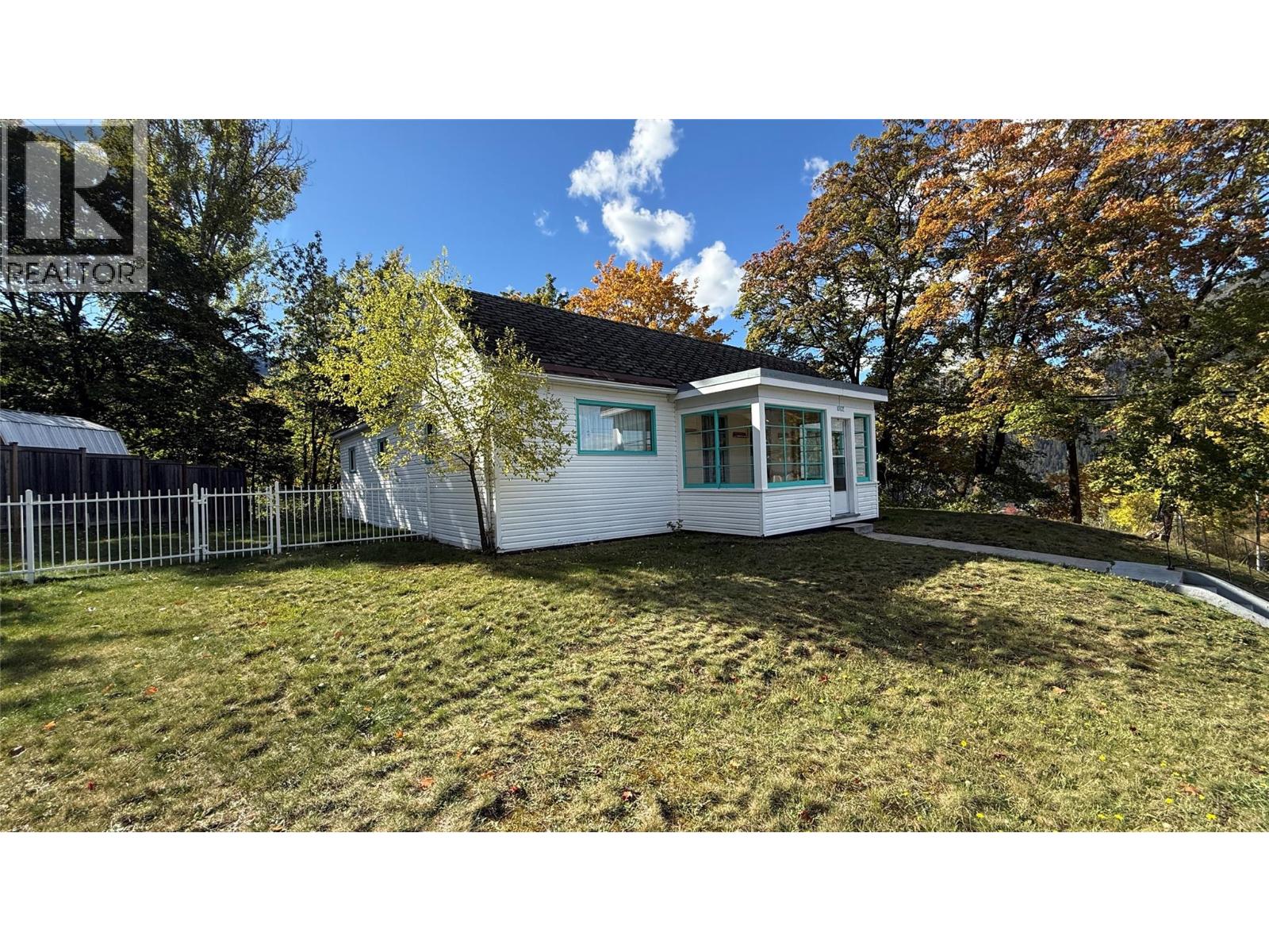 1002 Kootenay Street, Nelson, British Columbia  V1L 1L4 - Photo 6 - 10402521
