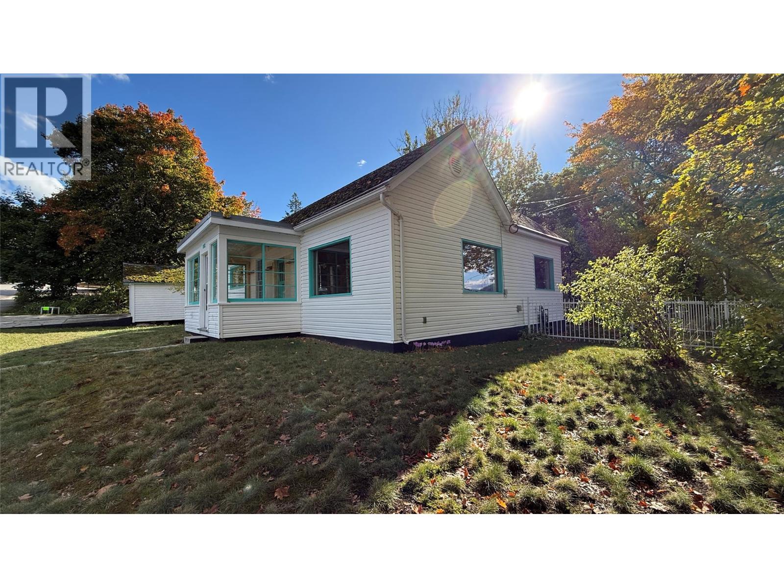 1002 Kootenay Street, Nelson, British Columbia  V1L 1L4 - Photo 8 - 10402521
