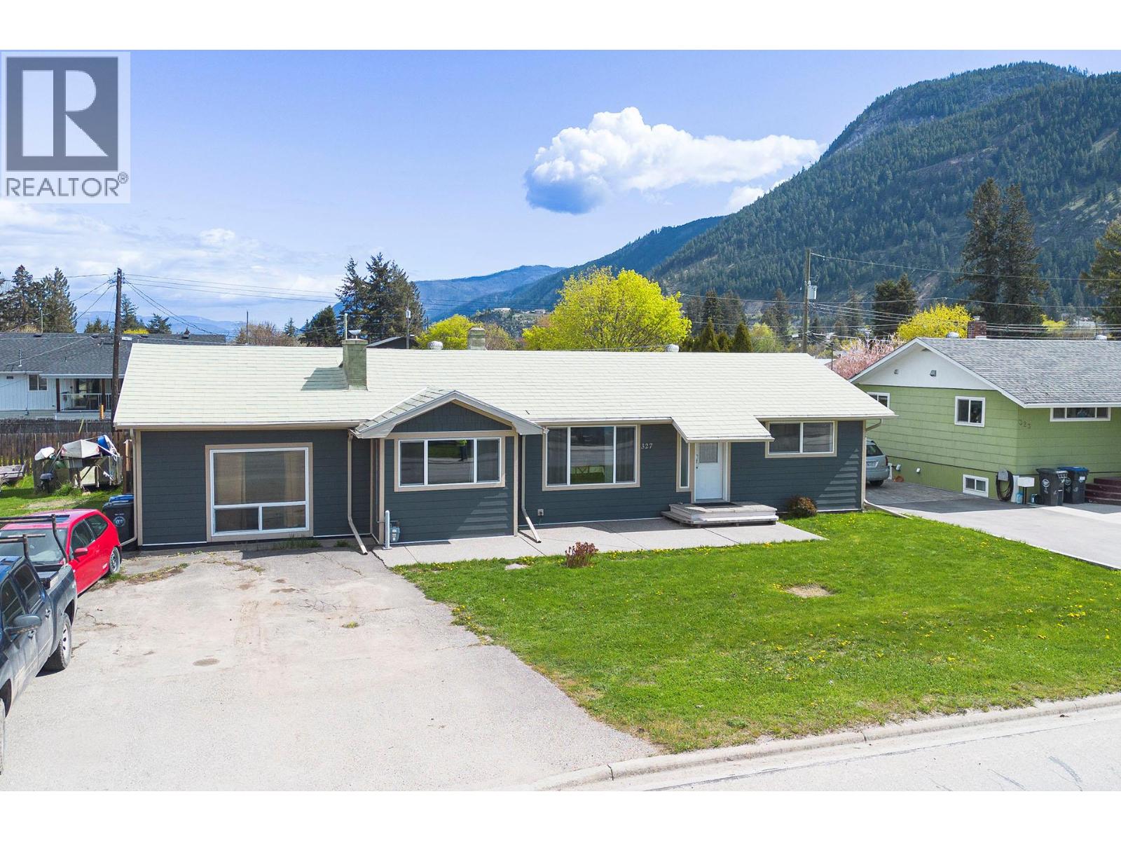 327 Pine Street, Chase, British Columbia  V0E 1M0 - Photo 1 - 10402399