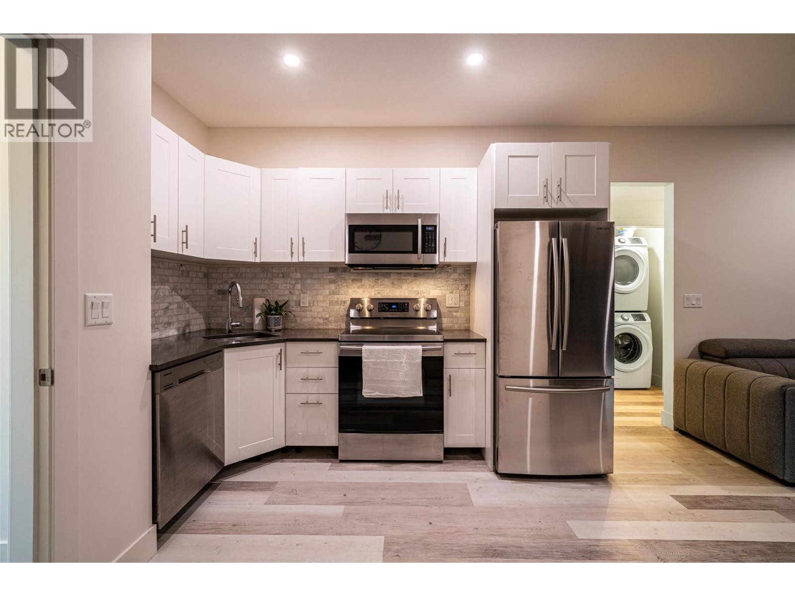 881 Mt.ida Drive, Vernon, British Columbia  V1B 4G1 - Photo 11 - 10402262