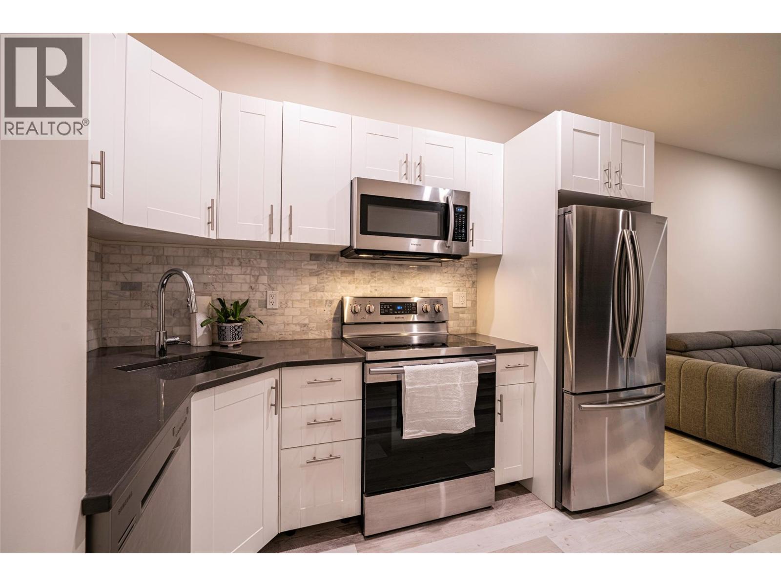 881 Mt.ida Drive, Vernon, British Columbia  V1B 4G1 - Photo 12 - 10402262