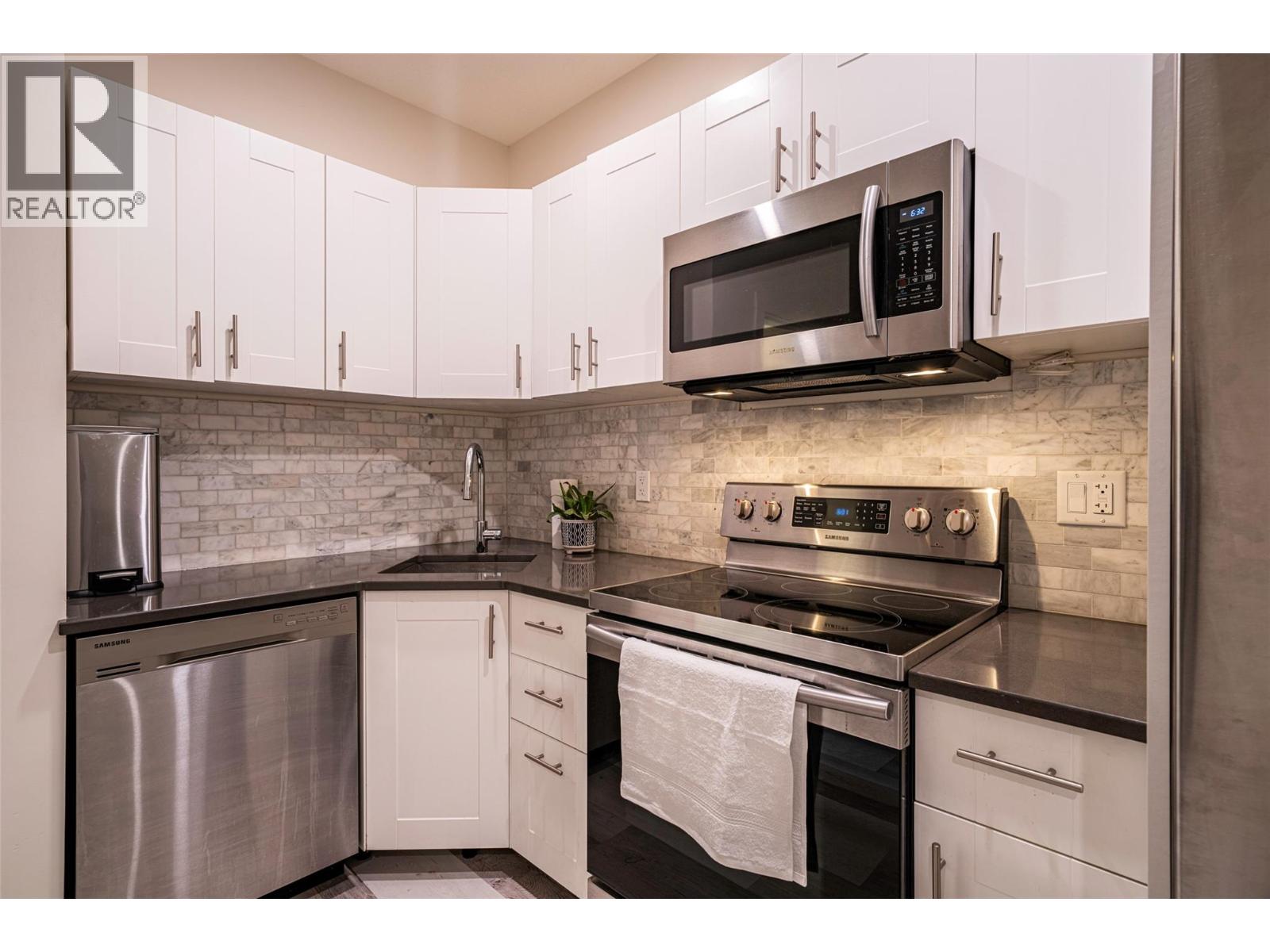 881 Mt.ida Drive, Vernon, British Columbia  V1B 4G1 - Photo 13 - 10402262