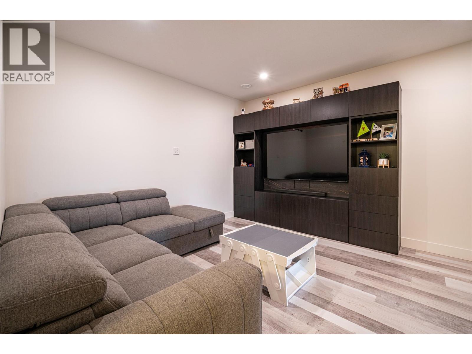 881 Mt.ida Drive, Vernon, British Columbia  V1B 4G1 - Photo 17 - 10402262