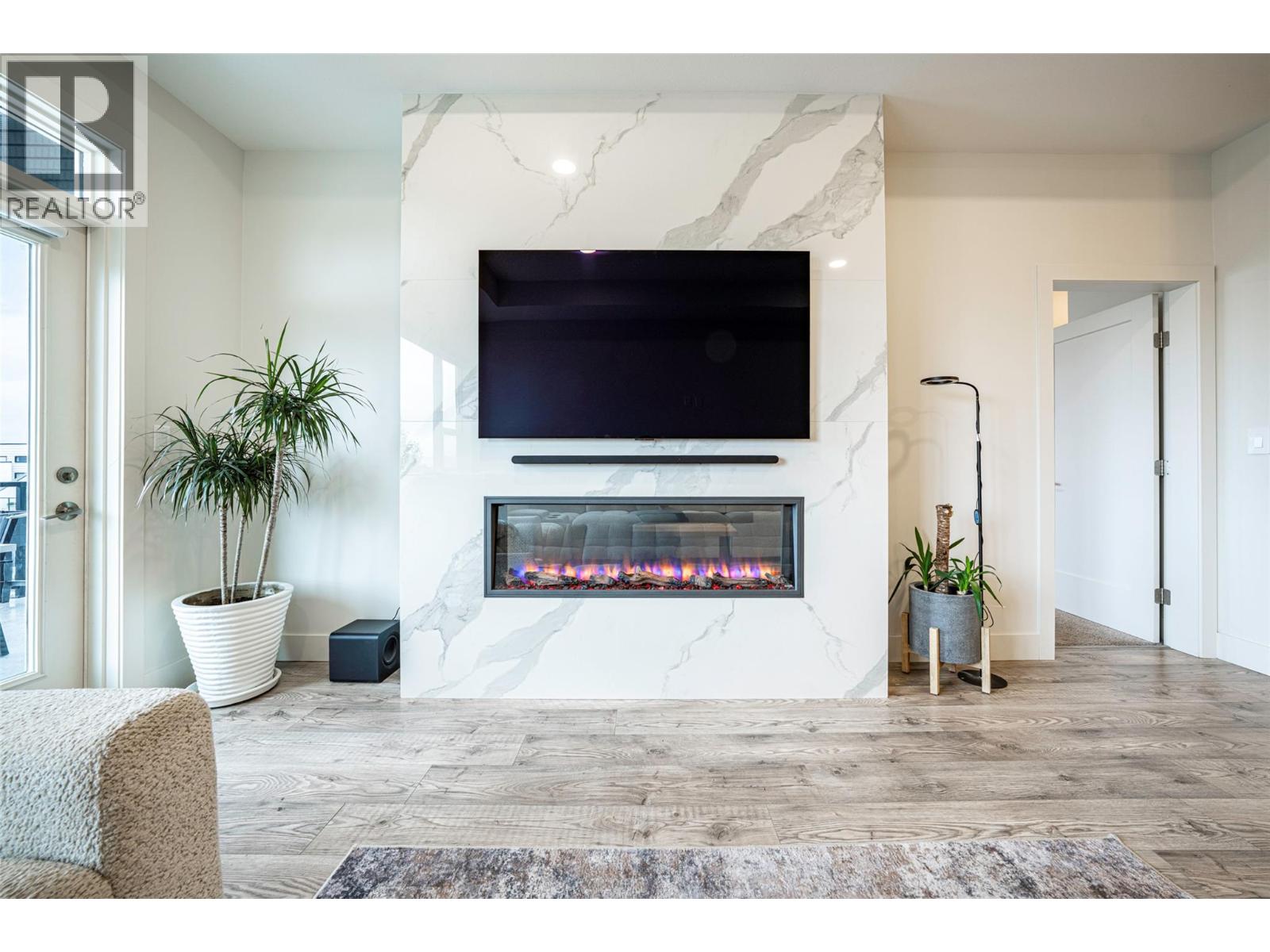 881 Mt.ida Drive, Vernon, British Columbia  V1B 4G1 - Photo 4 - 10402262