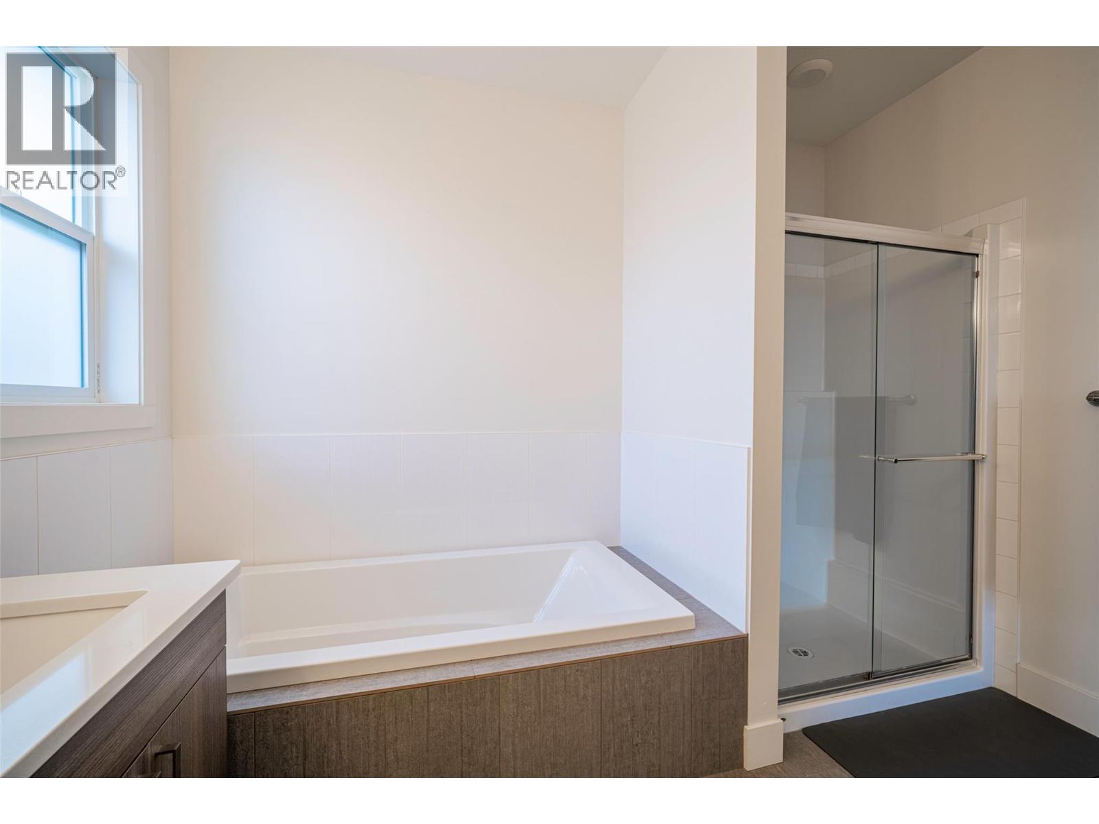 881 Mt.ida Drive, Vernon, British Columbia  V1B 4G1 - Photo 40 - 10402262