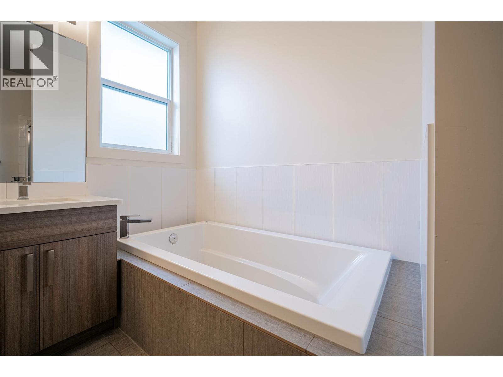 881 Mt.ida Drive, Vernon, British Columbia  V1B 4G1 - Photo 43 - 10402262