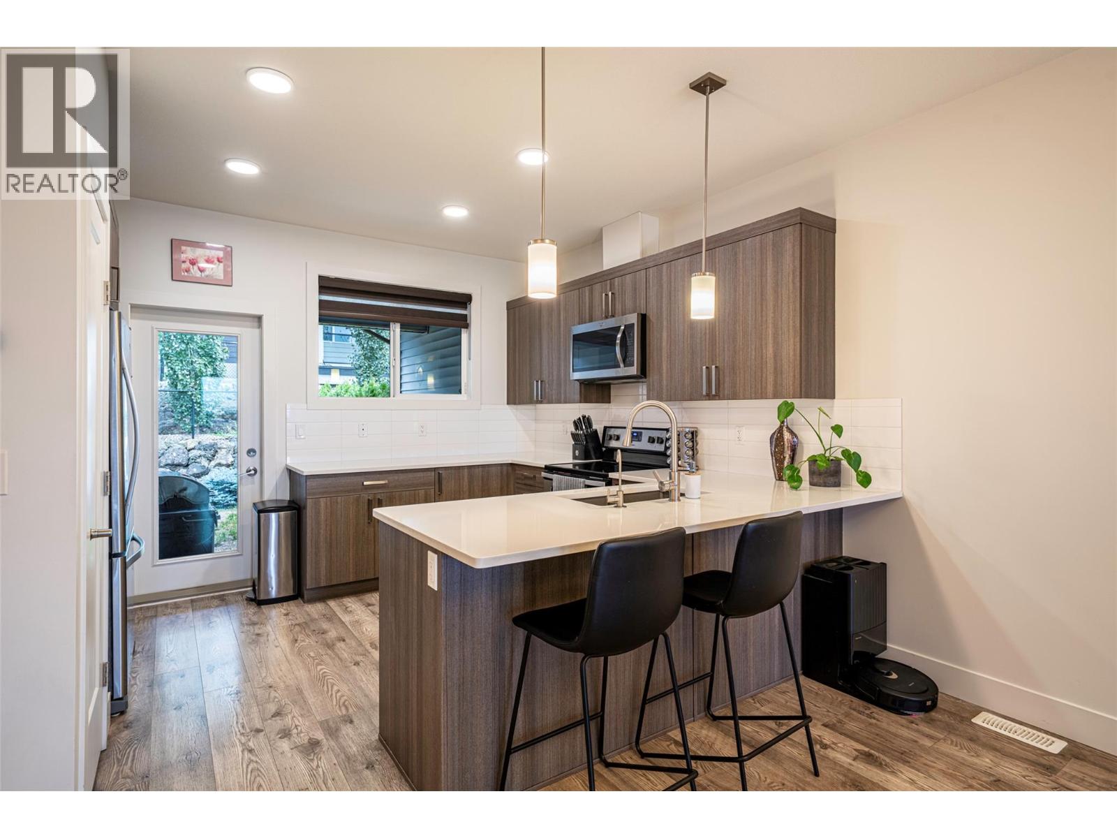 881 Mt.ida Drive, Vernon, British Columbia  V1B 4G1 - Photo 5 - 10402262