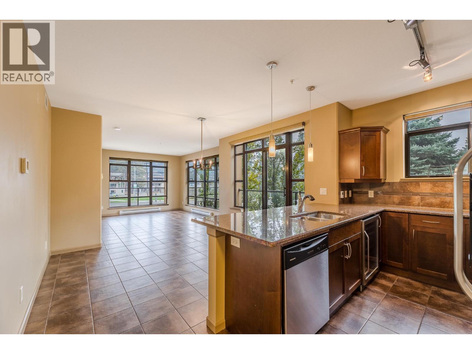 3589 Skaha Lake Road Unit# 204, Penticton, British Columbia  V2A 7K2 - Photo 3 - 10402551