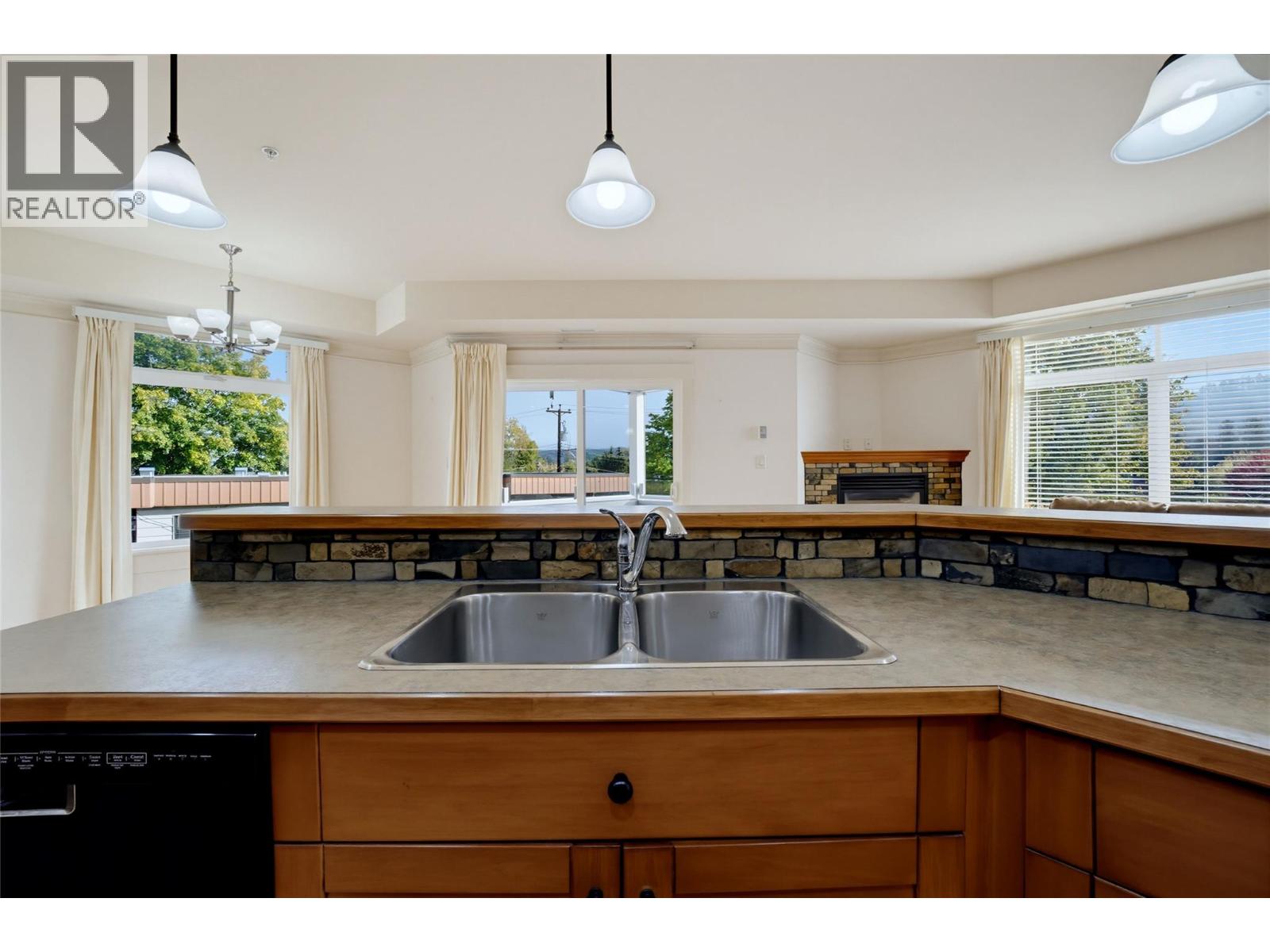 611 Shuswap Street Sw Unit# 202, Salmon Arm, British Columbia  V1E 0A2 - Photo 10 - 10402425