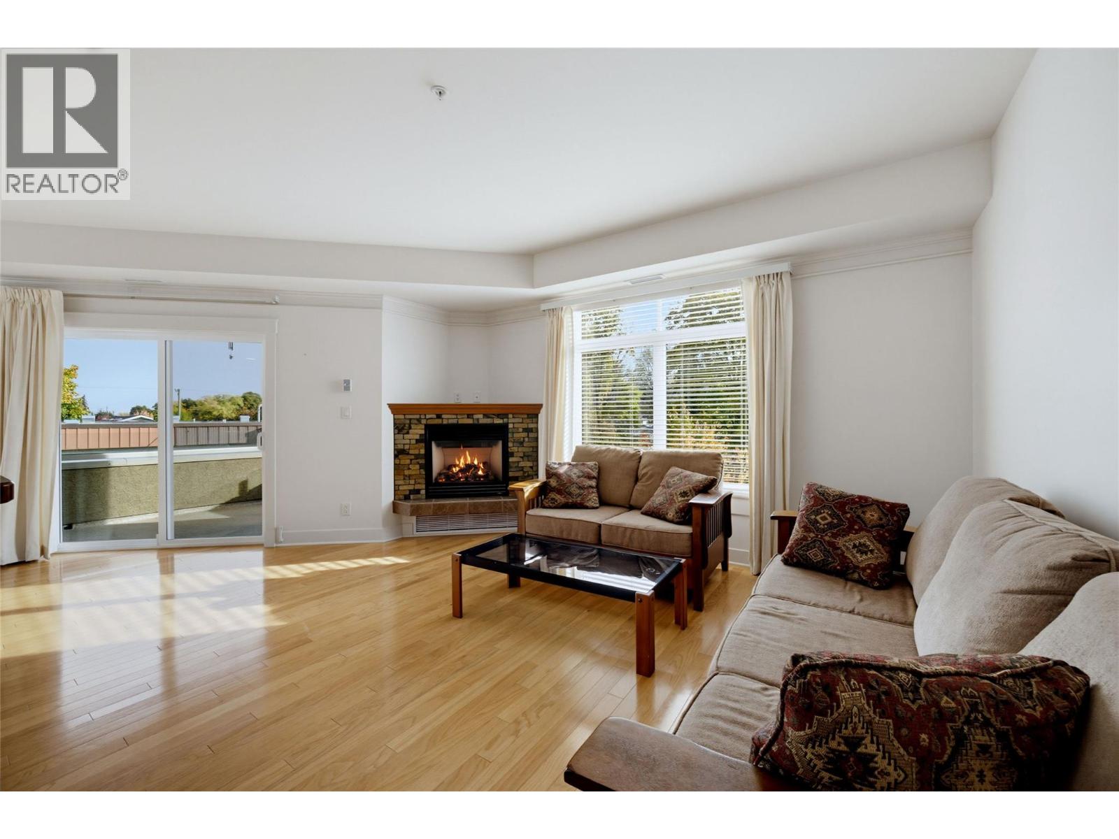 611 Shuswap Street Sw Unit# 202, Salmon Arm, British Columbia  V1E 0A2 - Photo 2 - 10402425