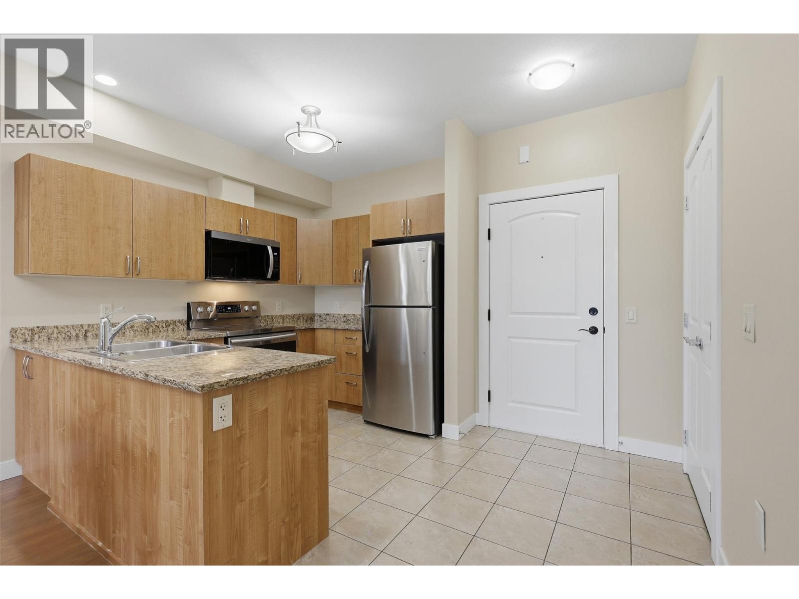 760 Mayfair Street Unit# 301, Kamloops, British Columbia  V2B 0E5 - Photo 3 - 10402581
