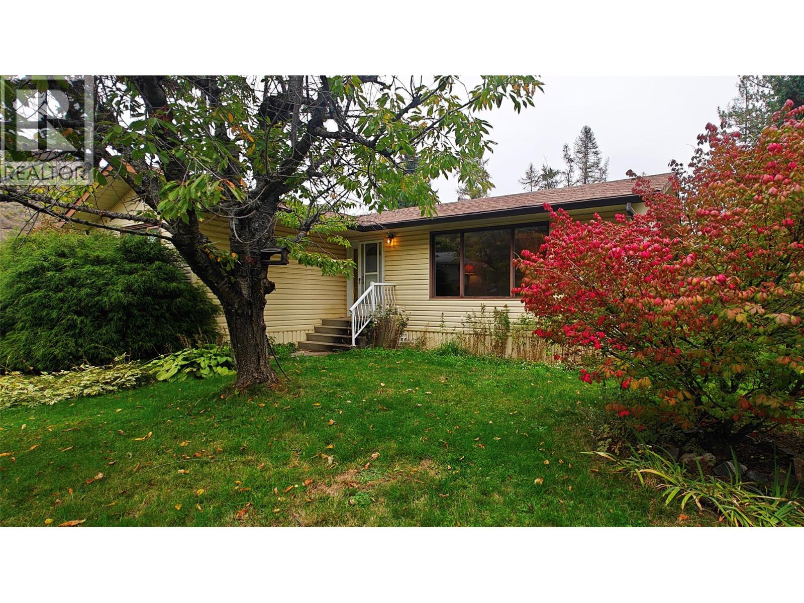 610 7th Avenue, Montrose, British Columbia  V0G 1P0 - Photo 1 - 10402300