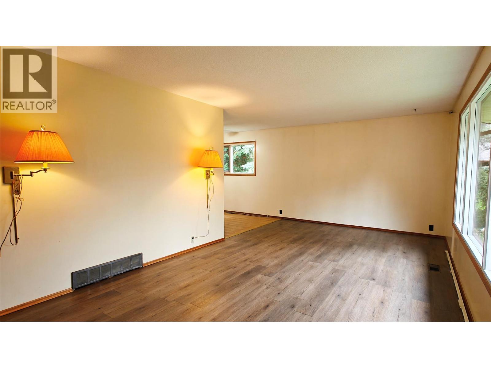 610 7th Avenue, Montrose, British Columbia  V0G 1P0 - Photo 10 - 10402300