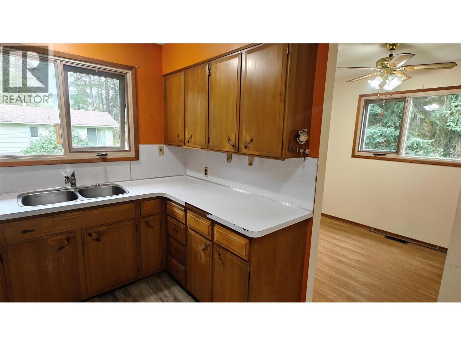 610 7th Avenue, Montrose, British Columbia  V0G 1P0 - Photo 15 - 10402300