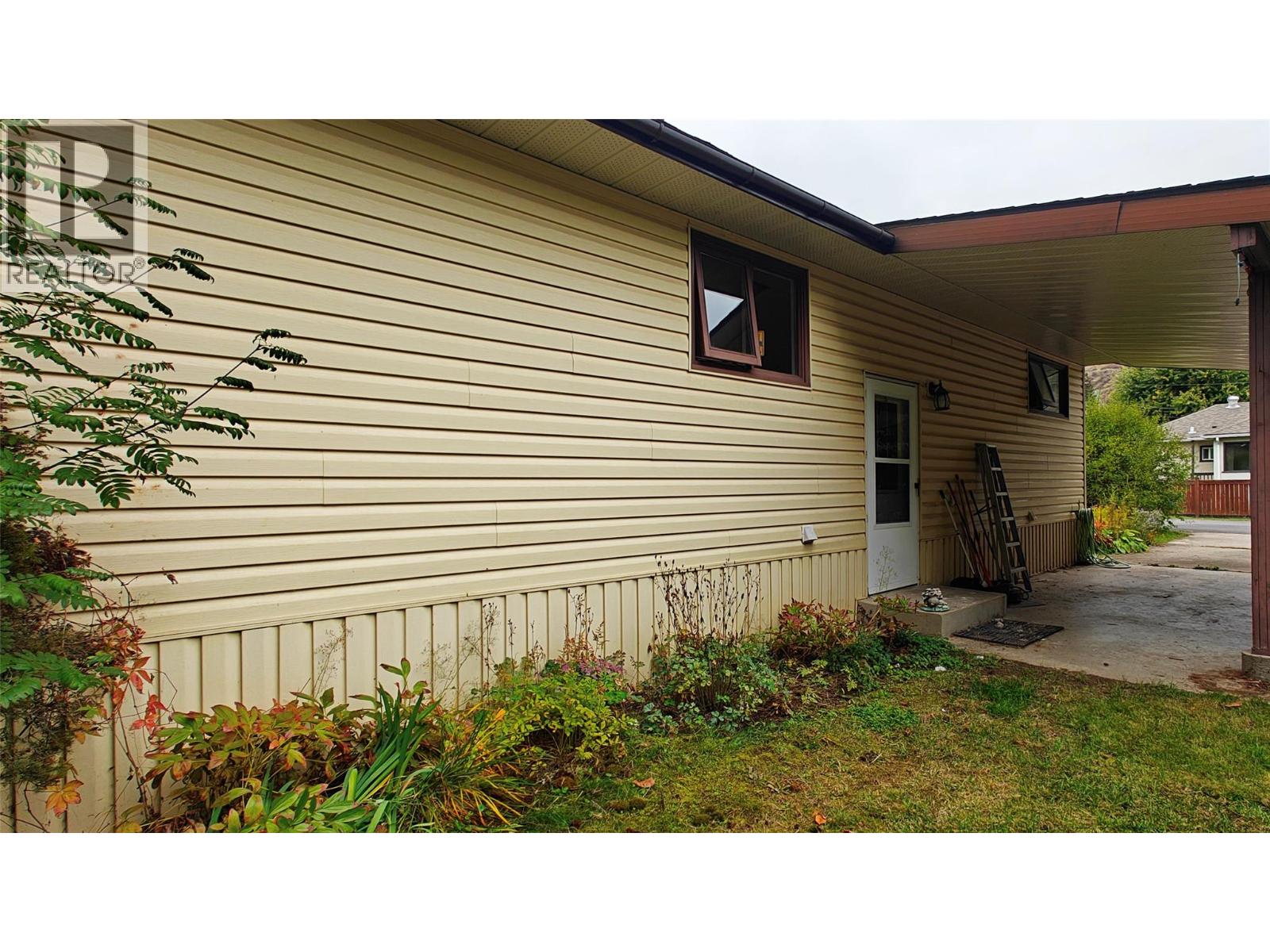 610 7th Avenue, Montrose, British Columbia  V0G 1P0 - Photo 29 - 10402300