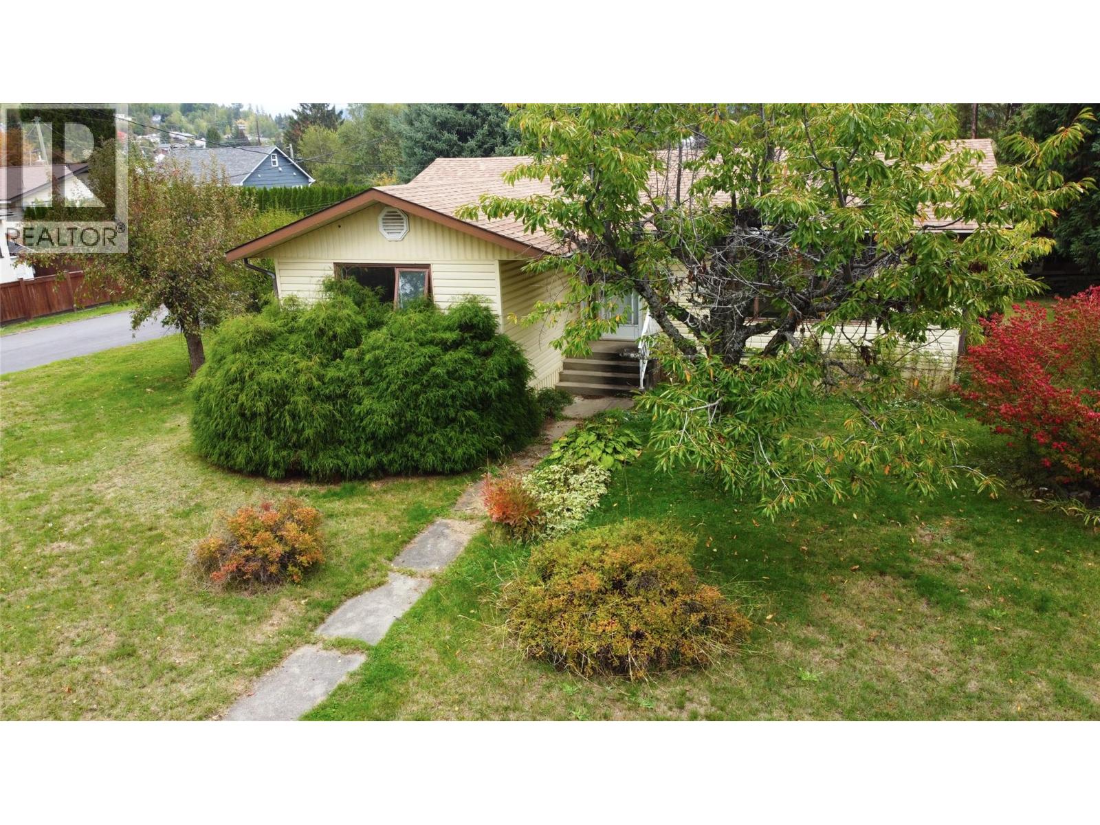 610 7th Avenue, Montrose, British Columbia  V0G 1P0 - Photo 31 - 10402300