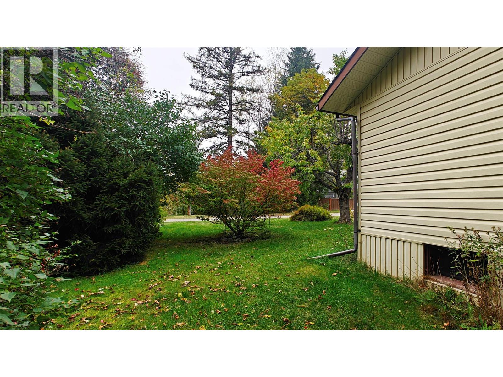 610 7th Avenue, Montrose, British Columbia  V0G 1P0 - Photo 6 - 10402300