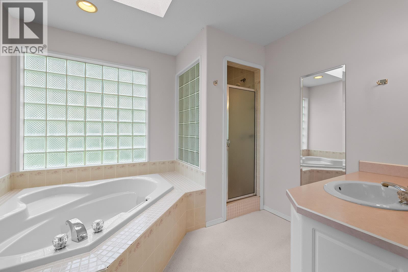 695 Valley Road, Kelowna, British Columbia  V1V 2E6 - Photo 32 - 10402064