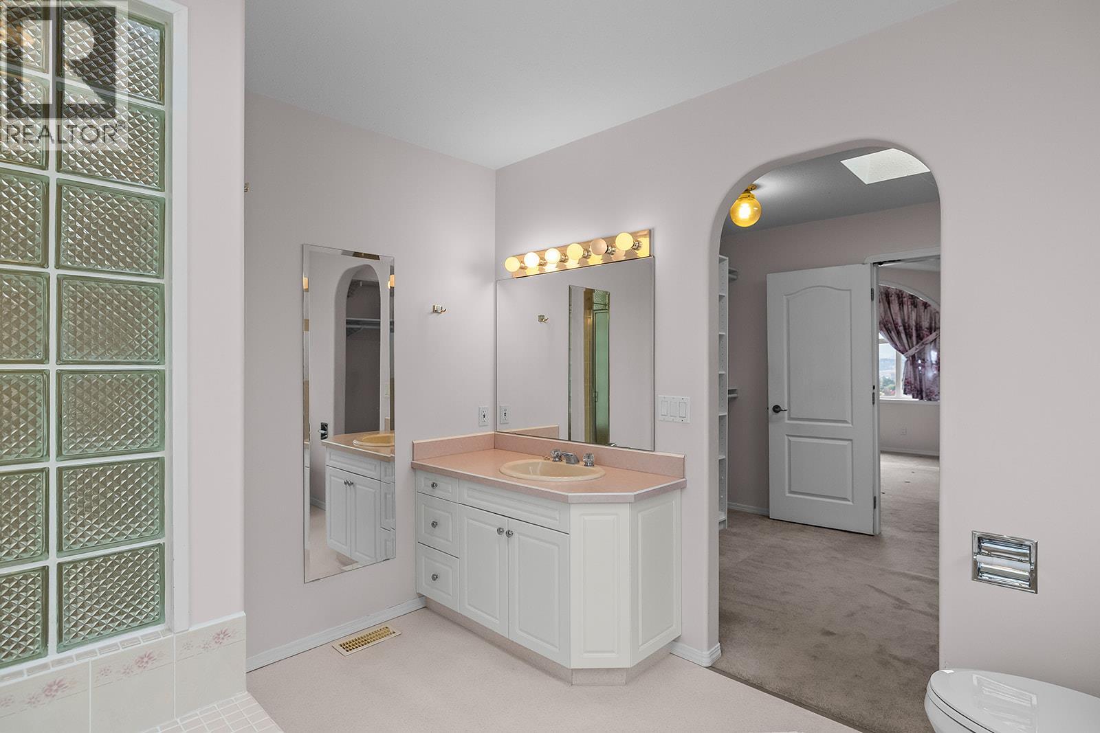 695 Valley Road, Kelowna, British Columbia  V1V 2E6 - Photo 33 - 10402064
