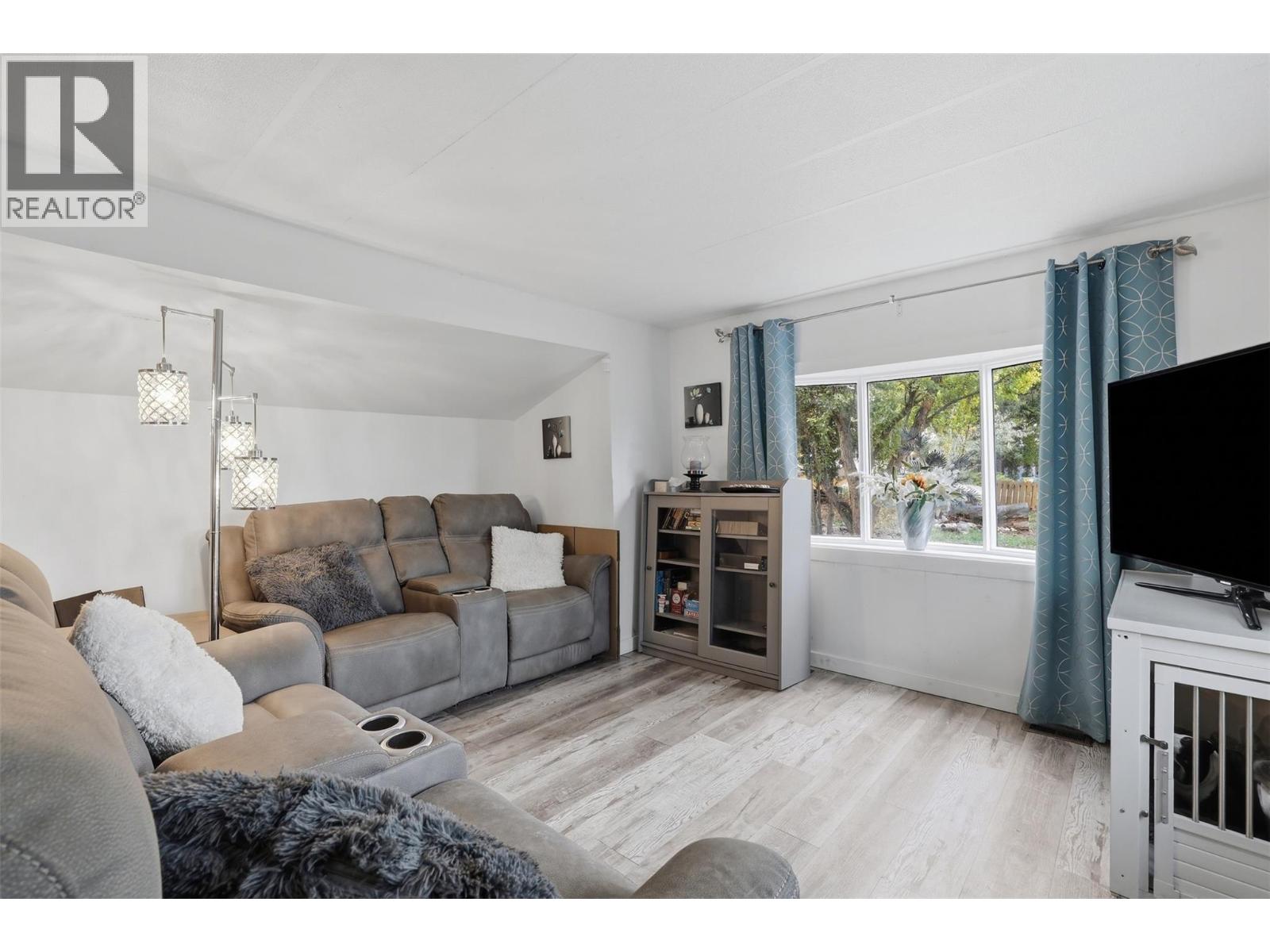 5317 Freda Avenue, Kamloops, British Columbia  V2C 5A6 - Photo 4 - 10402525