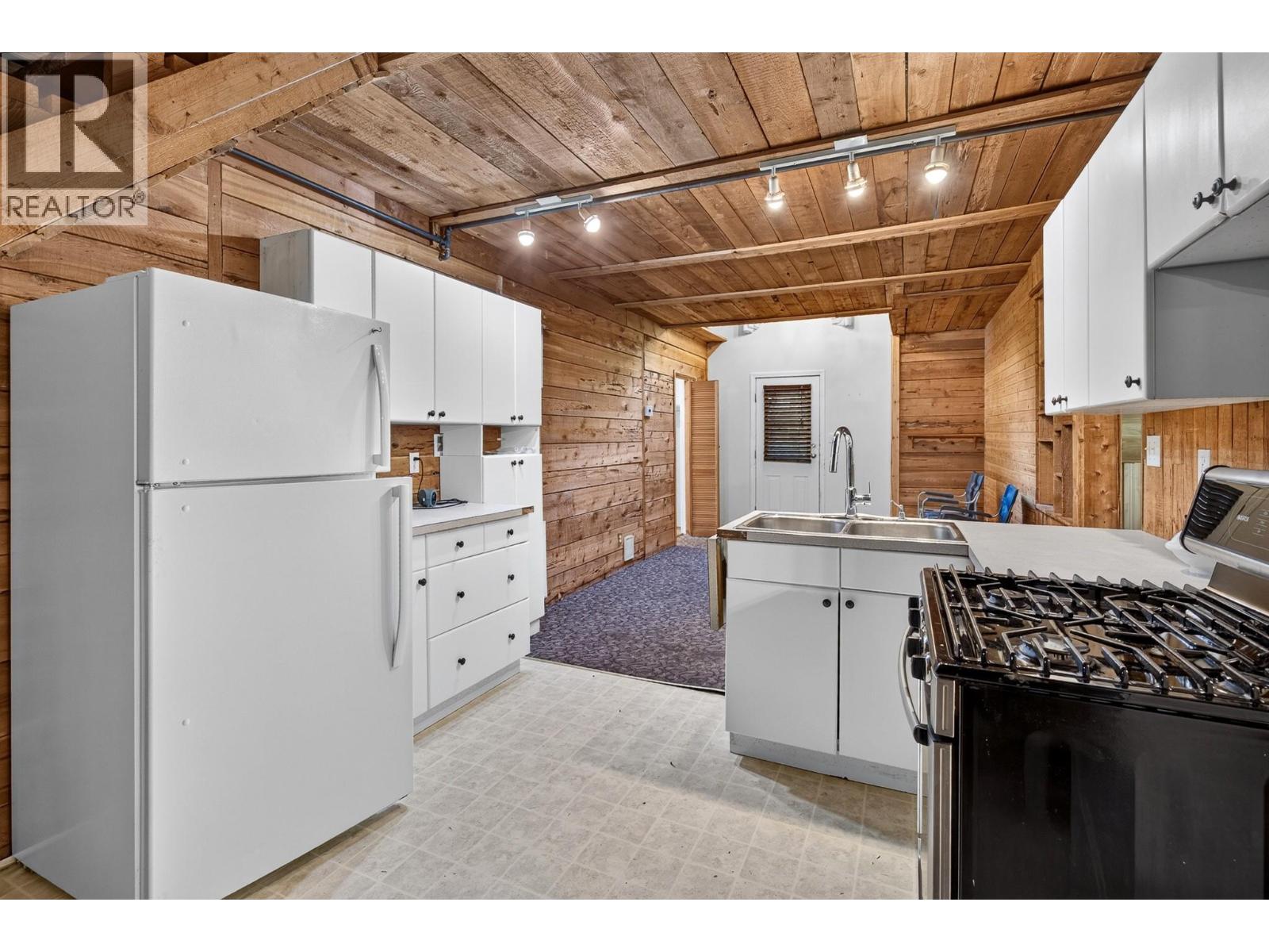 3025 Patterson Street, Armstrong, British Columbia  V4Y 0G9 - Photo 70 - 10402527