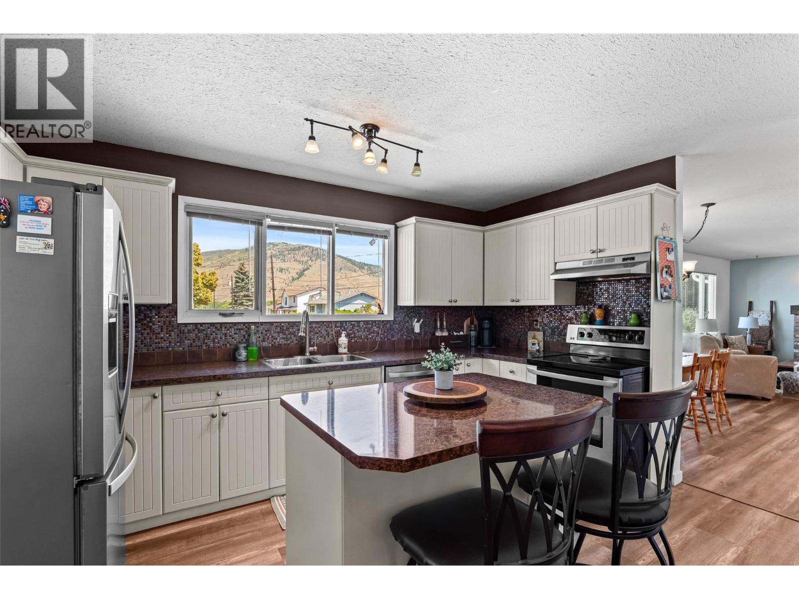1683 Sheridan Drive, Kamloops, British Columbia  V2B 6B1 - Photo 11 - 10402423