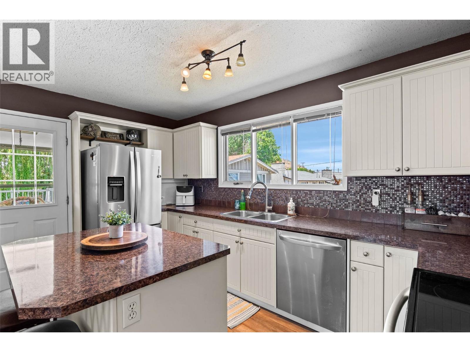 1683 Sheridan Drive, Kamloops, British Columbia  V2B 6B1 - Photo 12 - 10402423